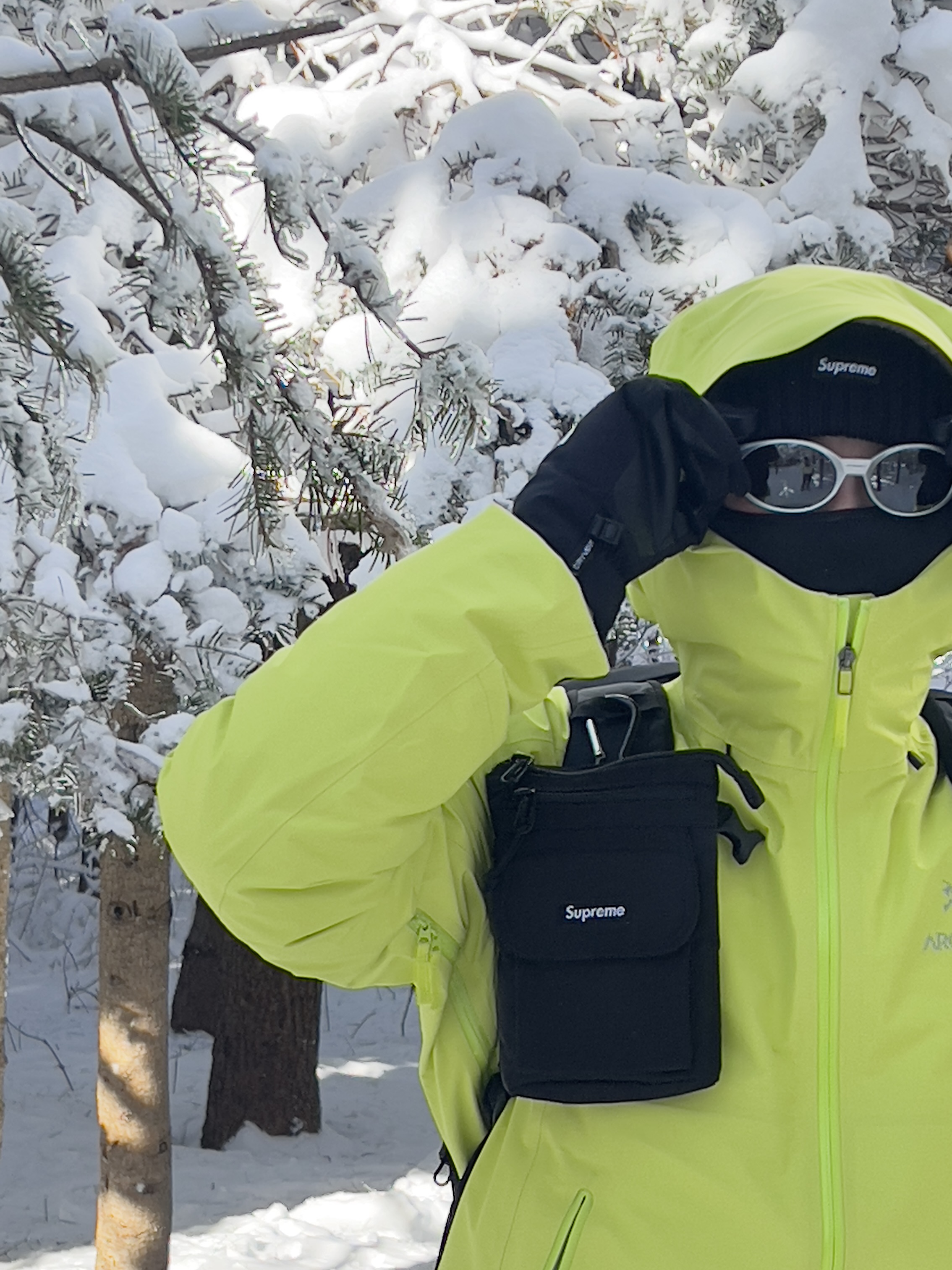 Supreme Overdyed Beanie Black, Arc'teryx Beta LT Jacket Offlime 착용 스타일 - 4