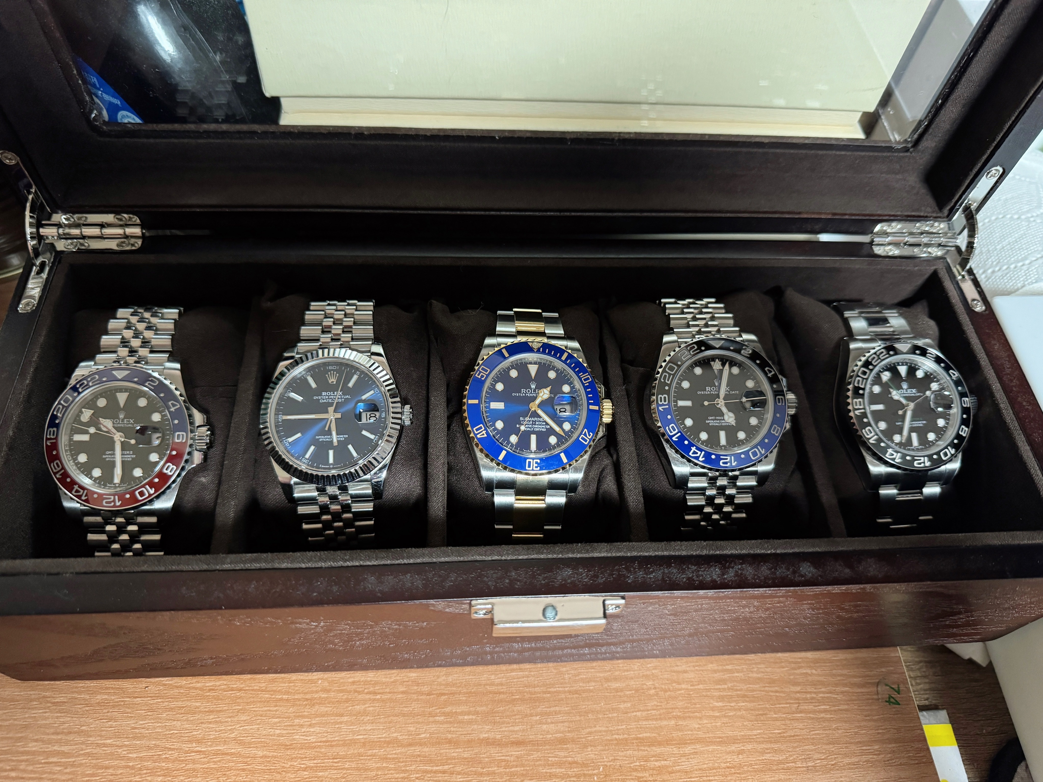 Rolex Submariner Date 41mm 126613LB Royal Blue Oyster, Rolex GMT-Master II 40mm 126710BLRO Black Jubilee 착용 스타일