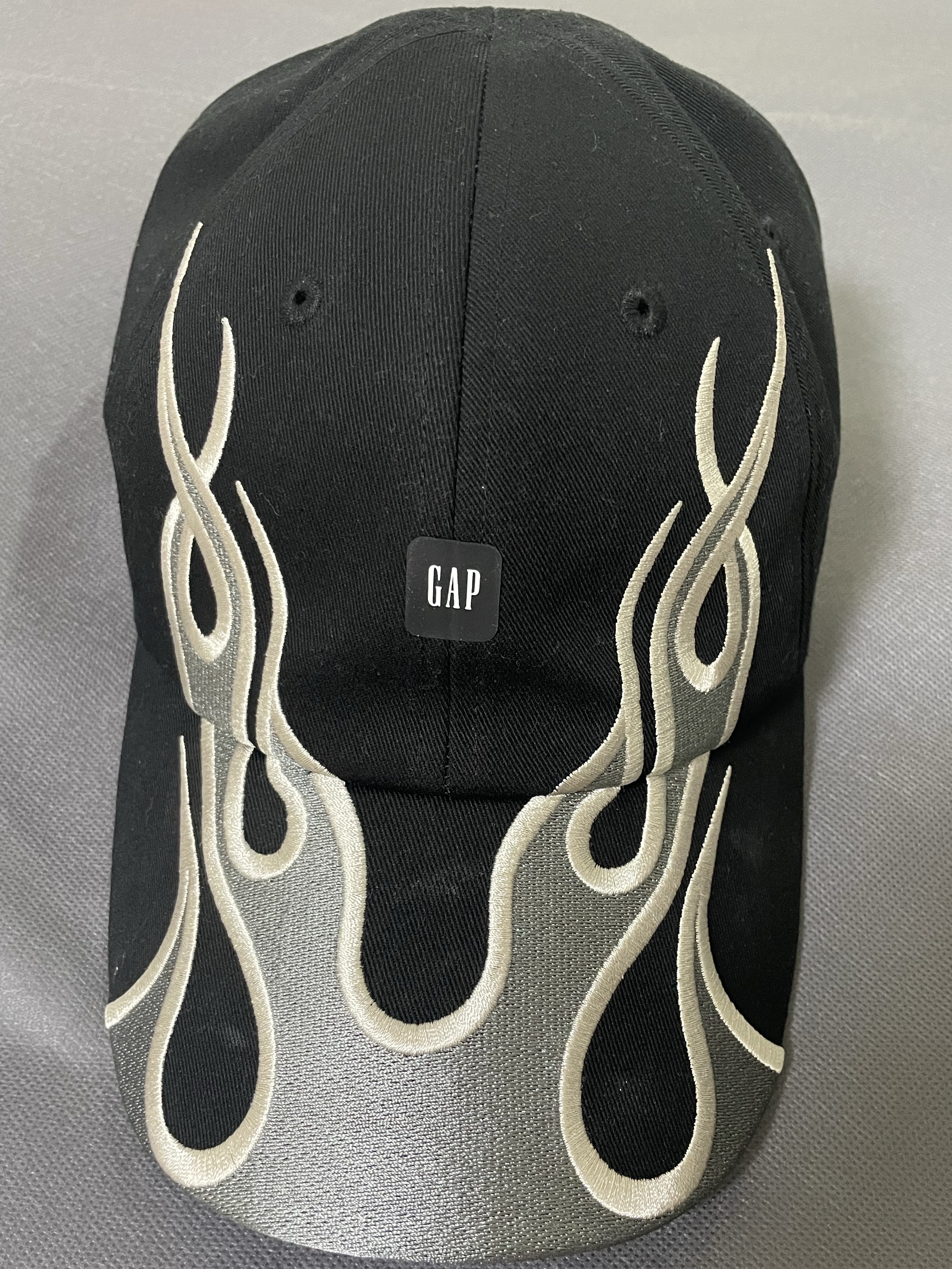 Yeezy Gap Engineered By Balenciaga Flame Cap Black 착용 스타일