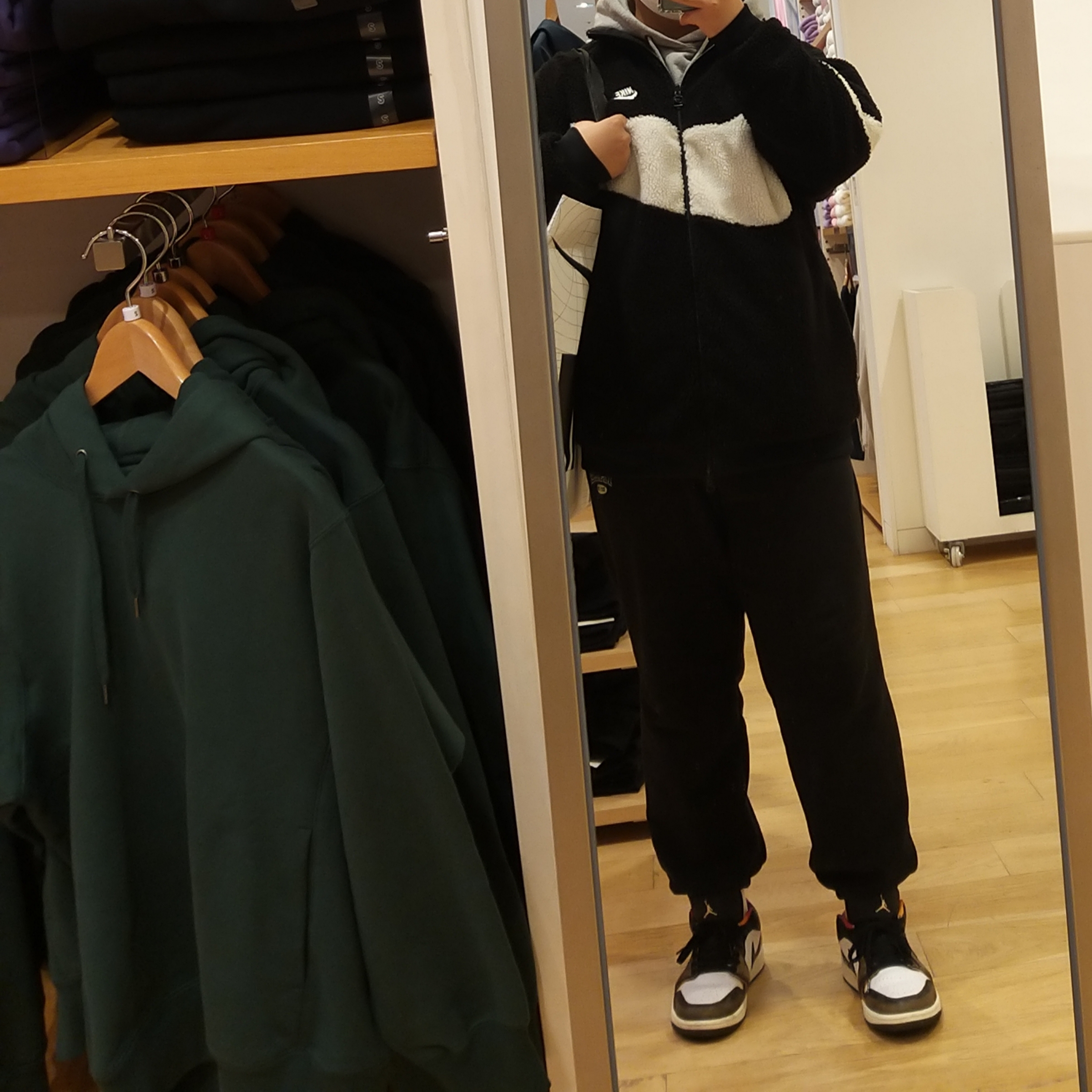 Jordan 1 Low SE Black White Onyx, Nike Big Swoosh Full Zip Jacket Black Sail 착용 스타일