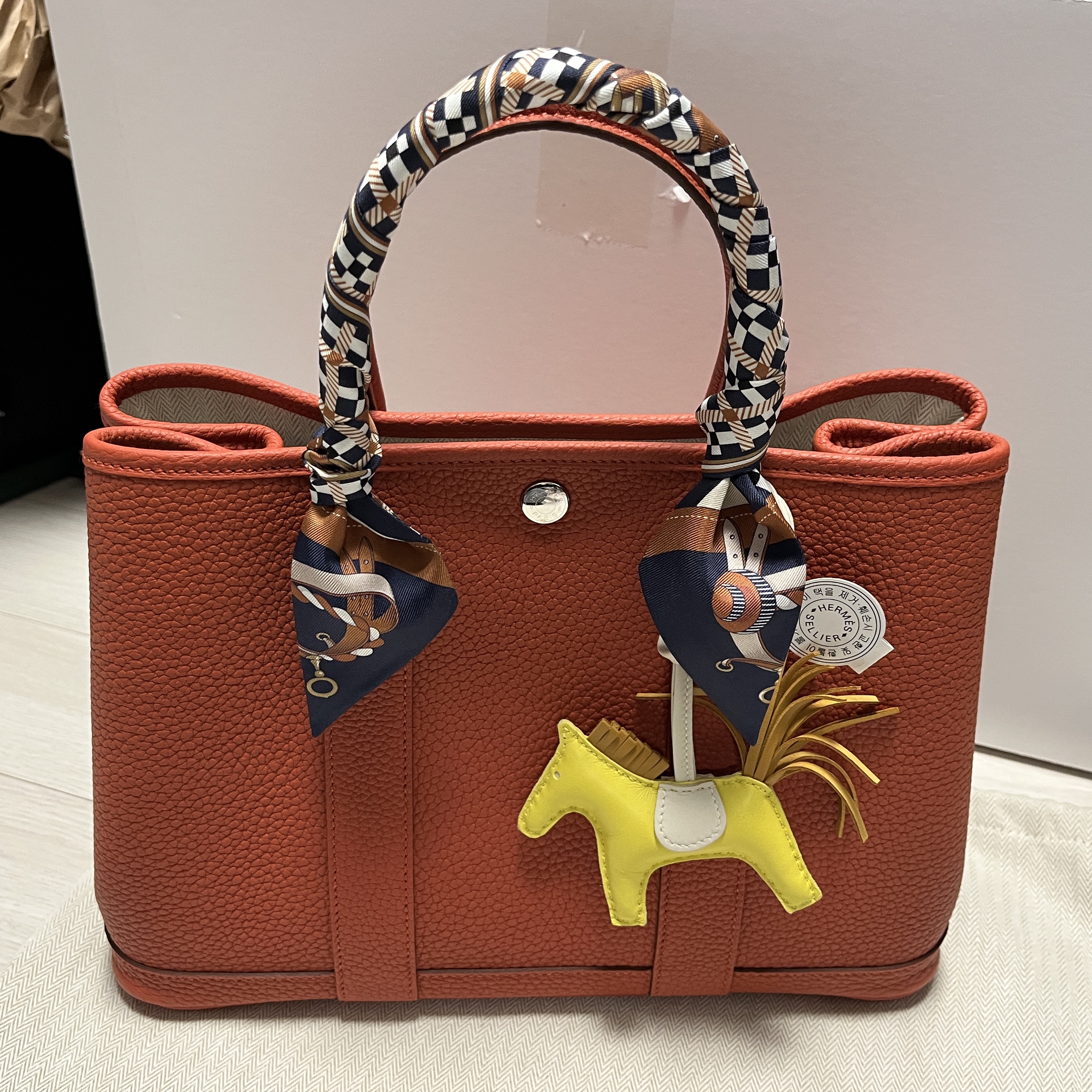 Hermes Garden Party 30 Bag Negonda & Palladium Sanguine 착용 스타일