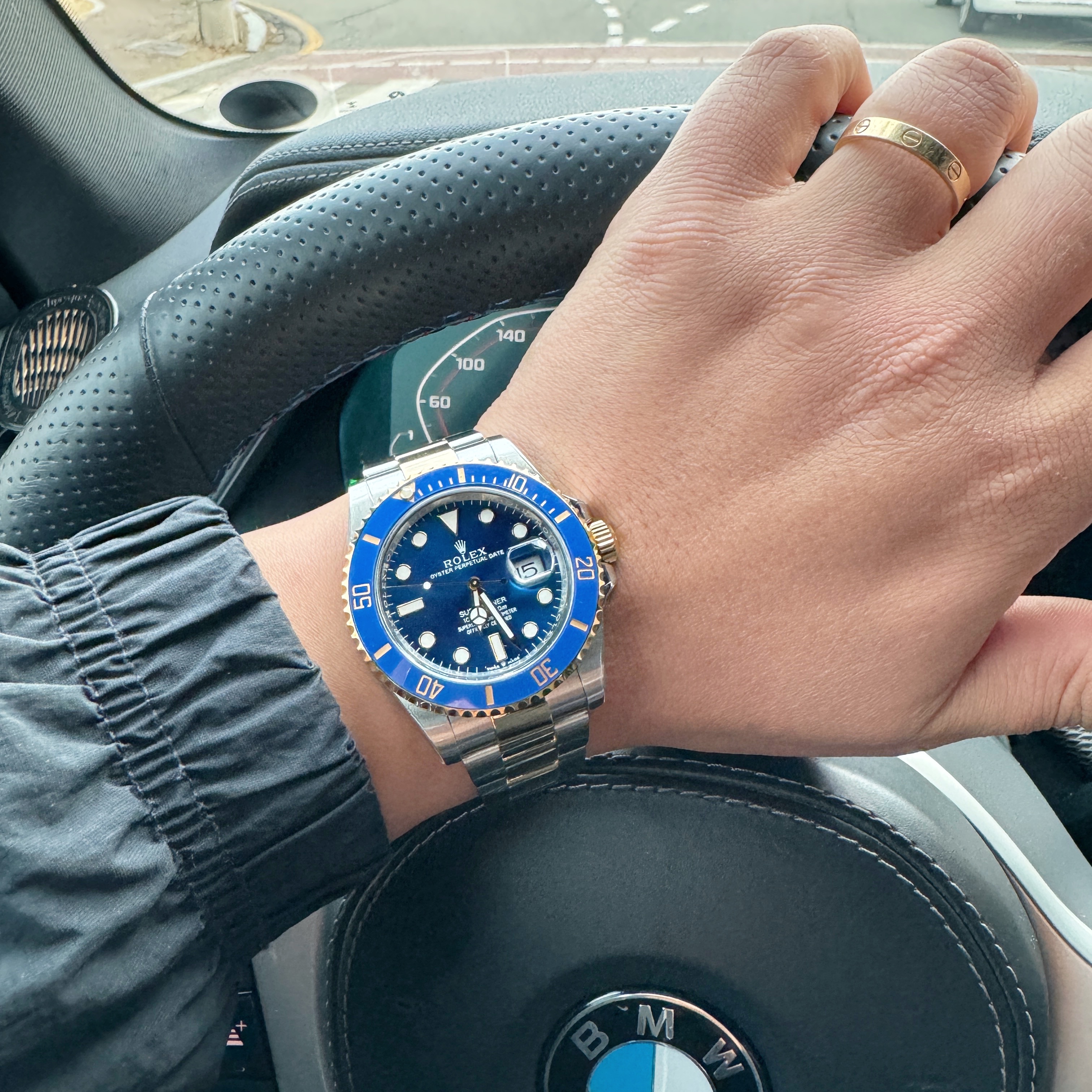 Rolex Submariner Date 41mm 126613LB Royal Blue Oyster 착용 스타일