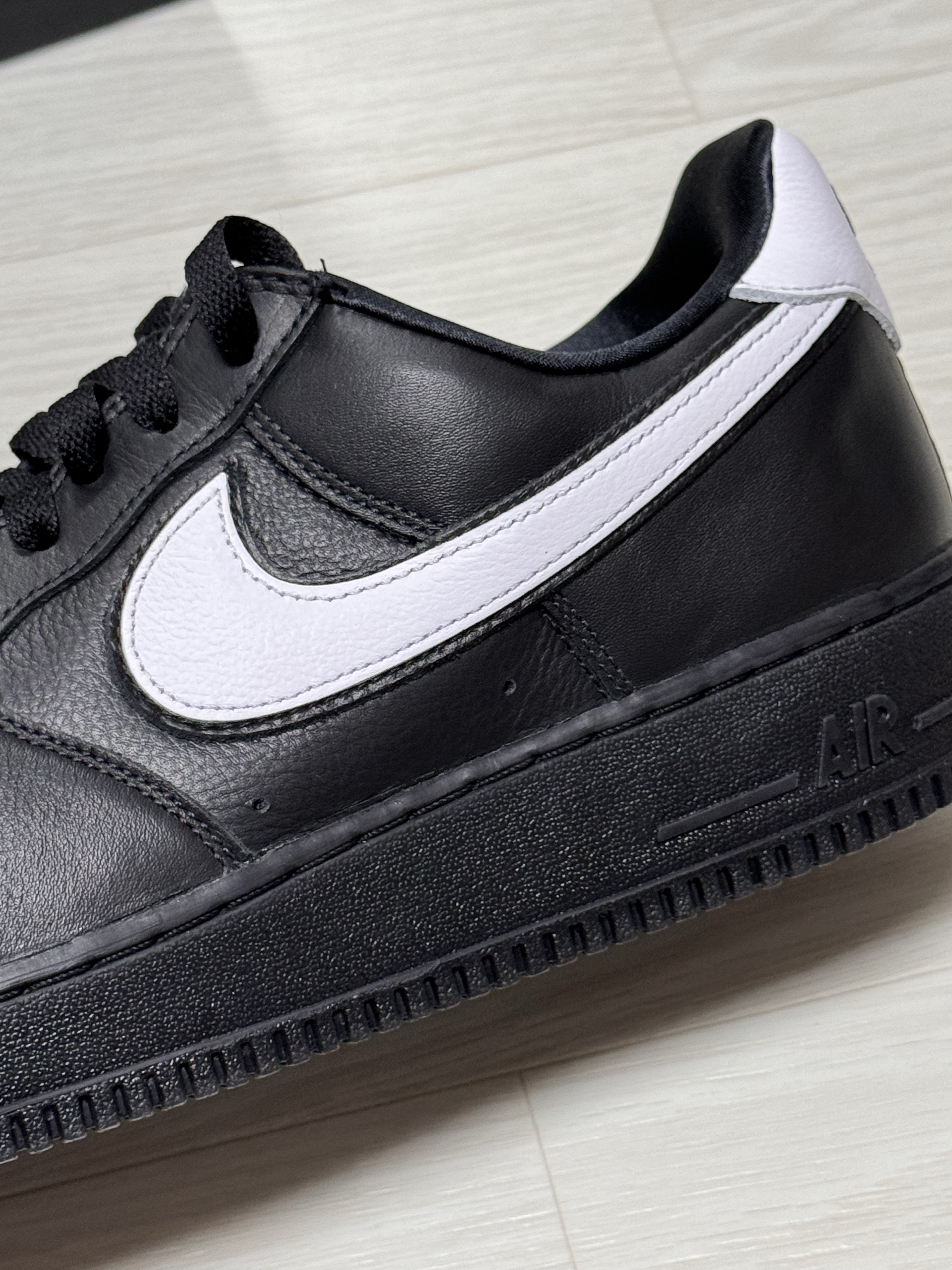 Nike Air Force 1 Low QS Black White 착용 스타일 - 3
