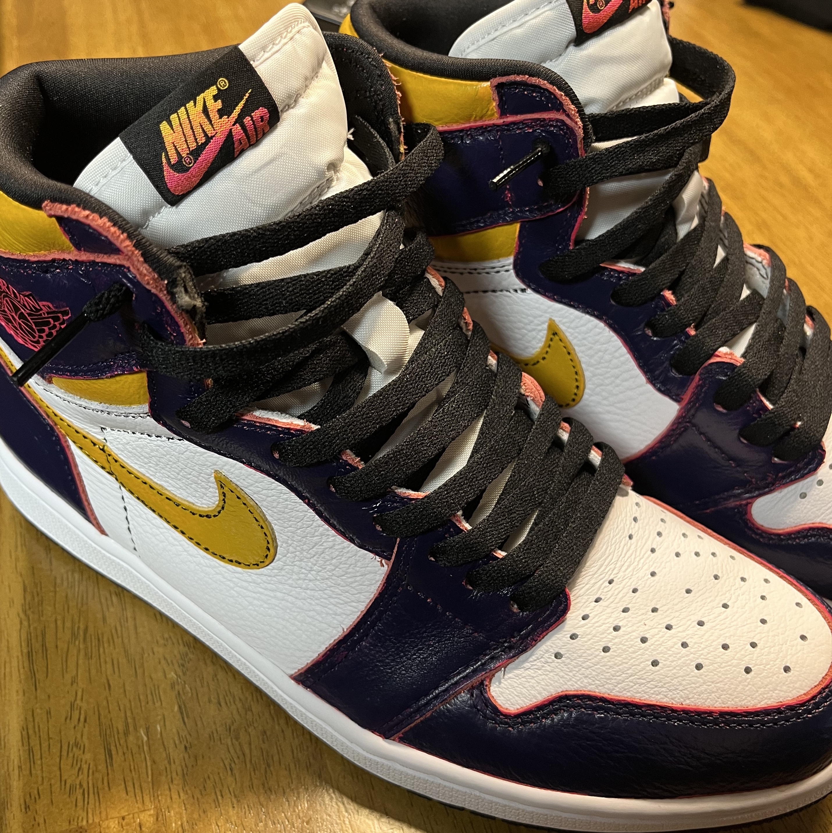 Jordan 1 Retro High OG Light Fusion Red, Jordan 1 Retro High OG Defiant SB LA to Chicago 착용 스타일