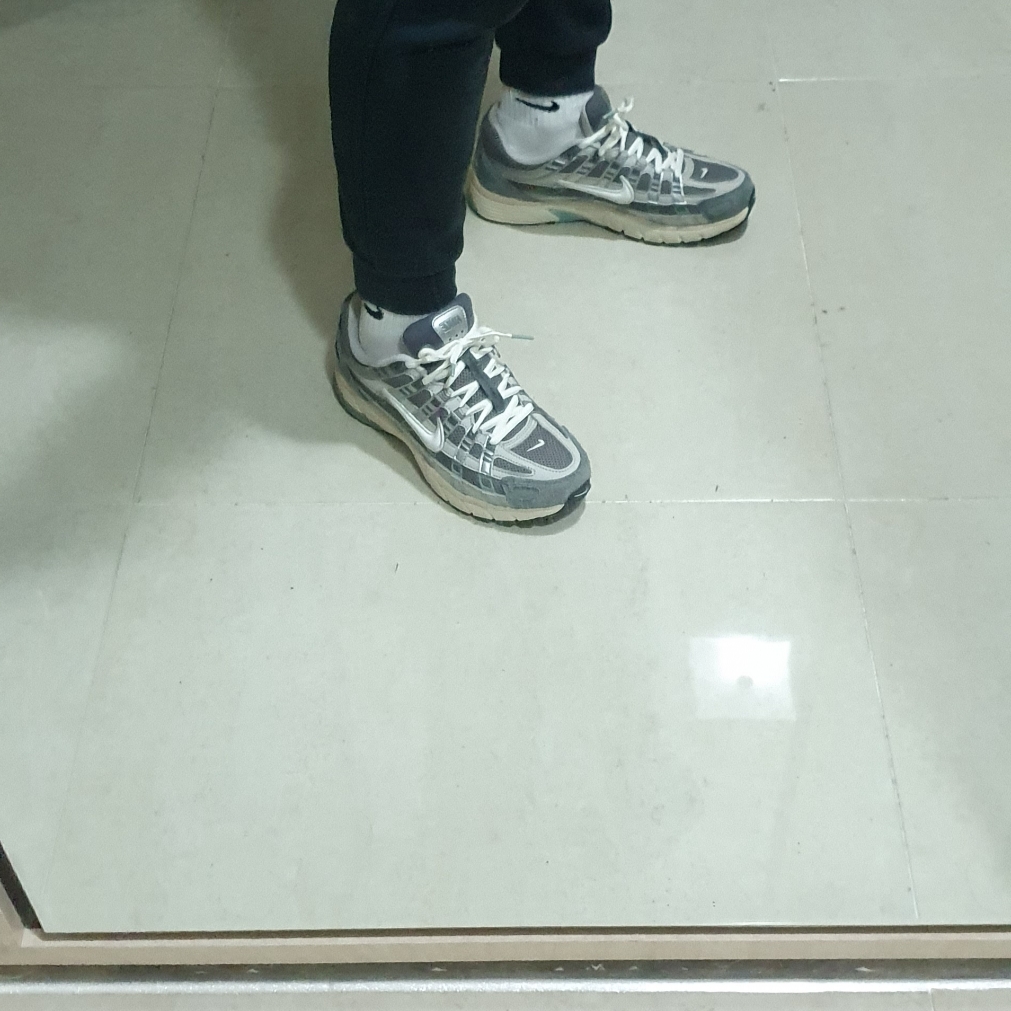 Nike P-6000 Flat Pewter Light Iron Ore 착용 스타일