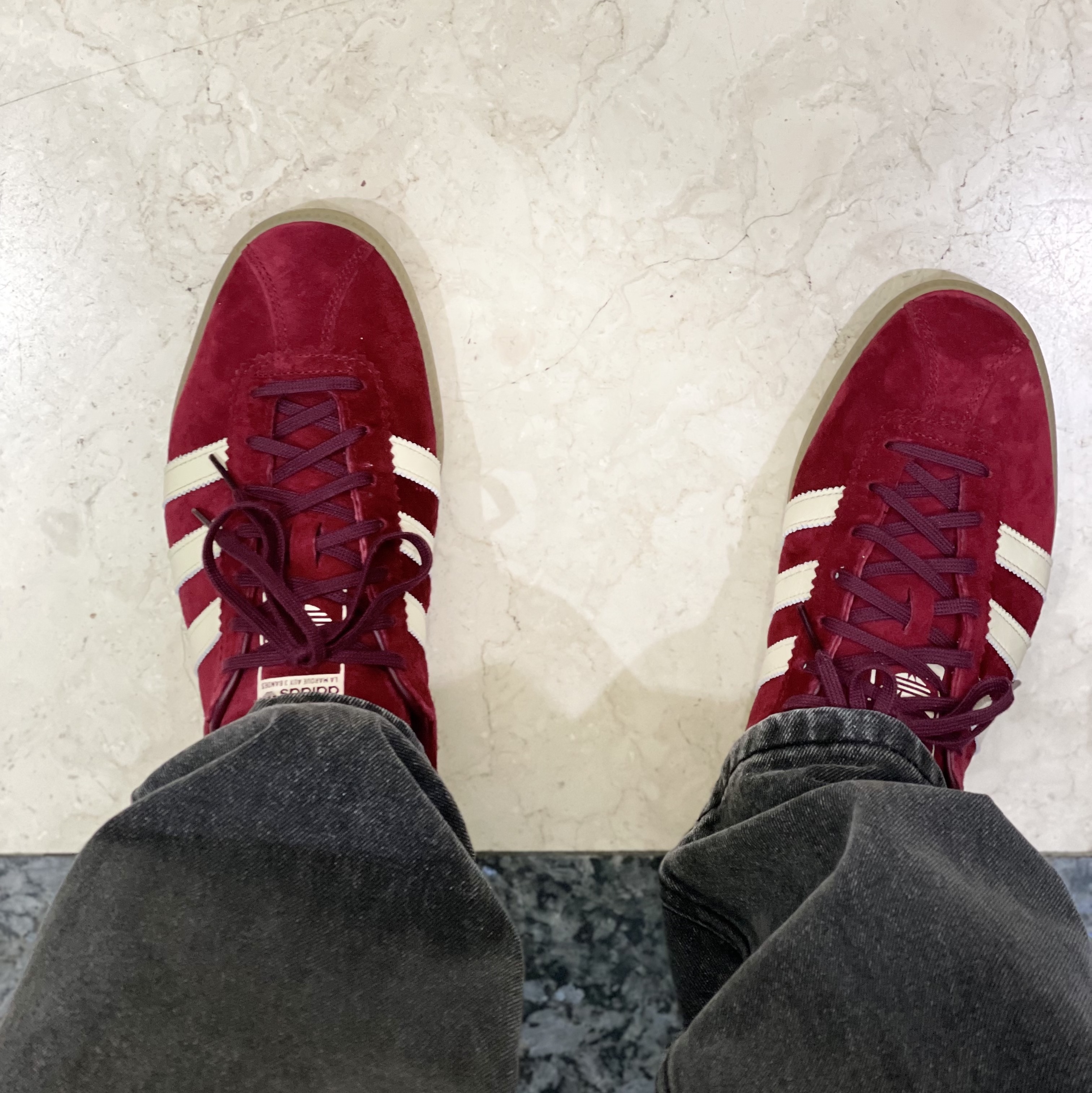 Adidas Bermuda College Burgundy 착용 스타일 - 3