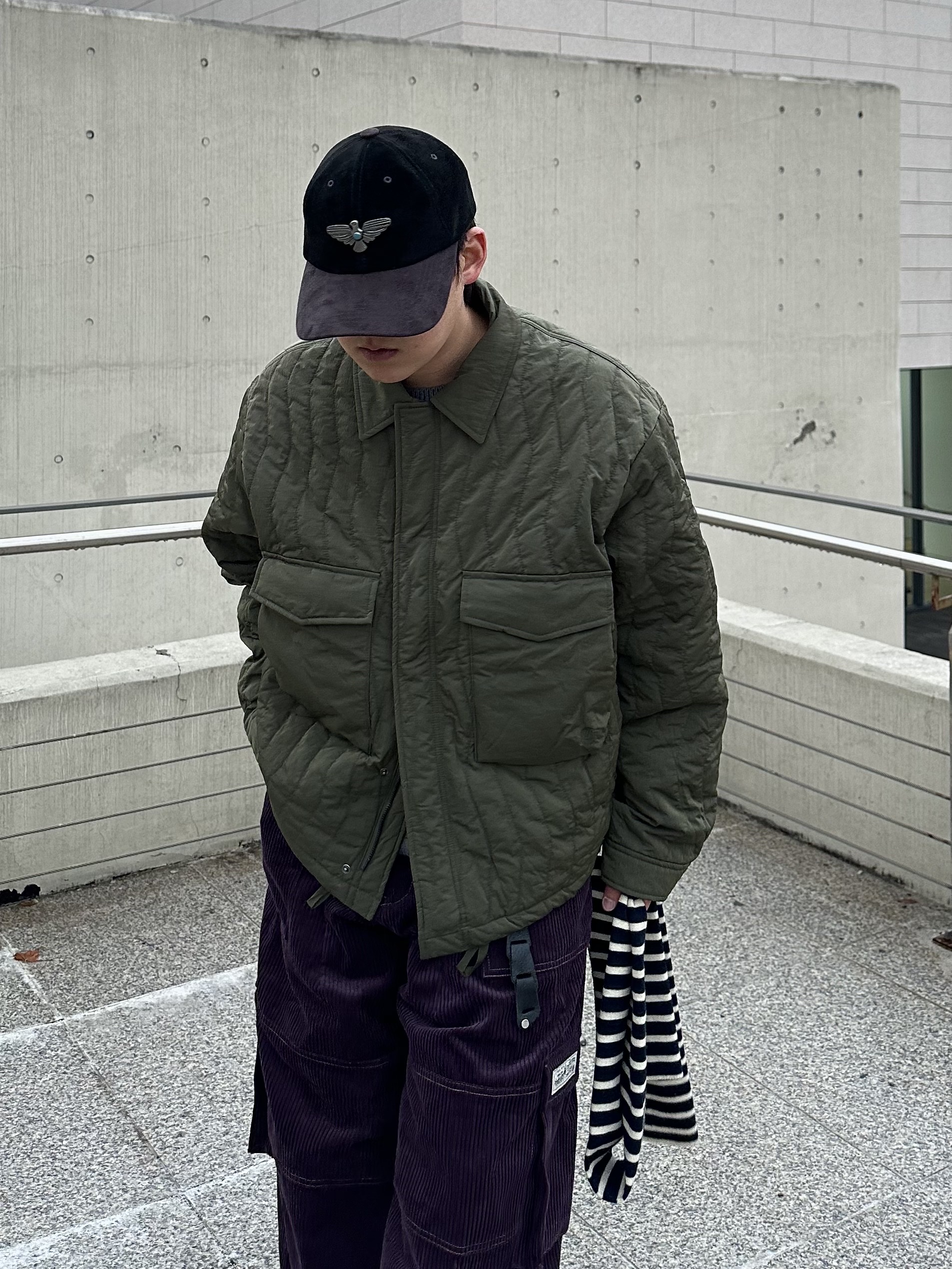 세인트 제임스 스카프 레이 마린 에크루 착용 스타일 - 2