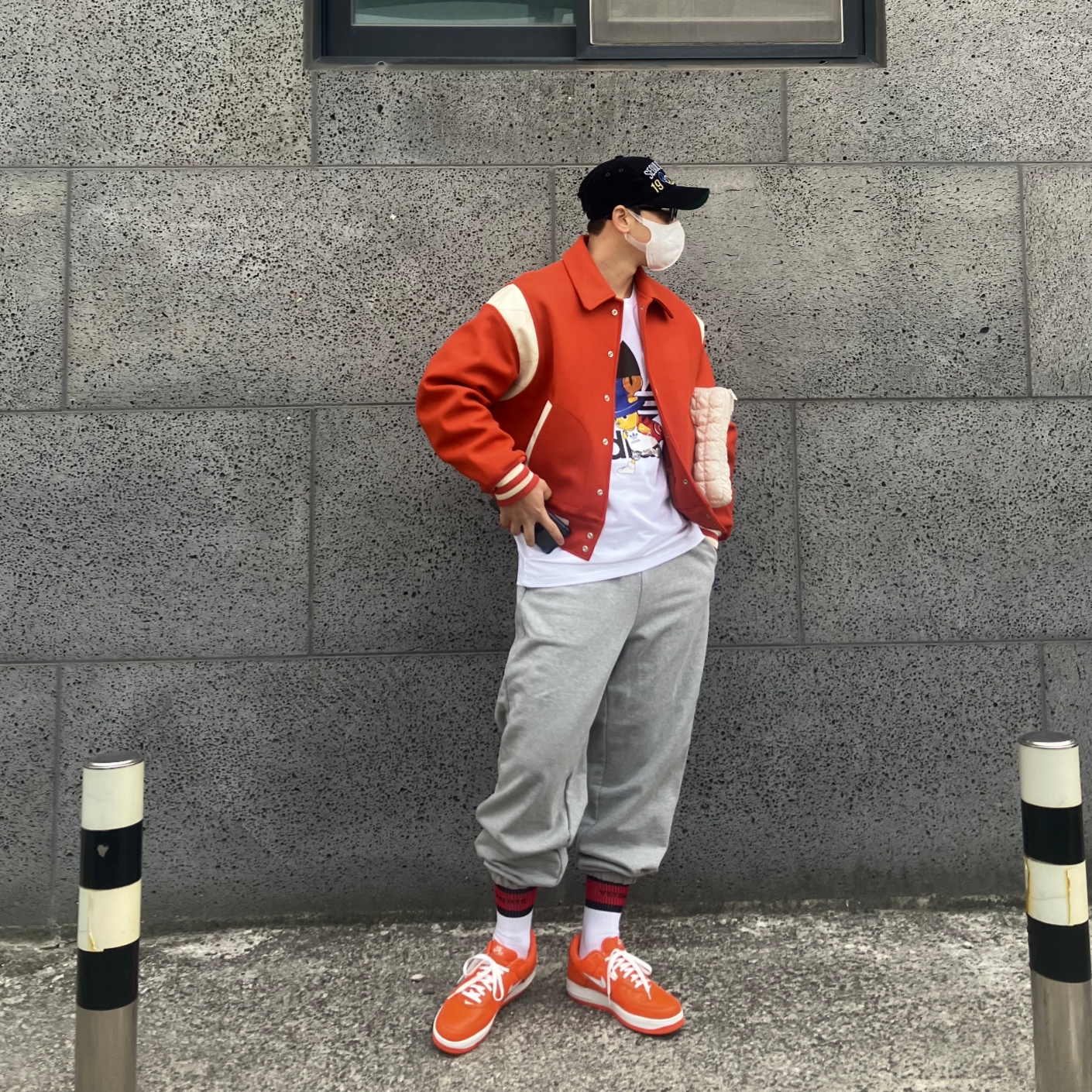 Nike Air Force 1 Low Retro Color of The Month Safety Orange, COS Quilted  Laptop Case Off White 착용 스타일 - 1