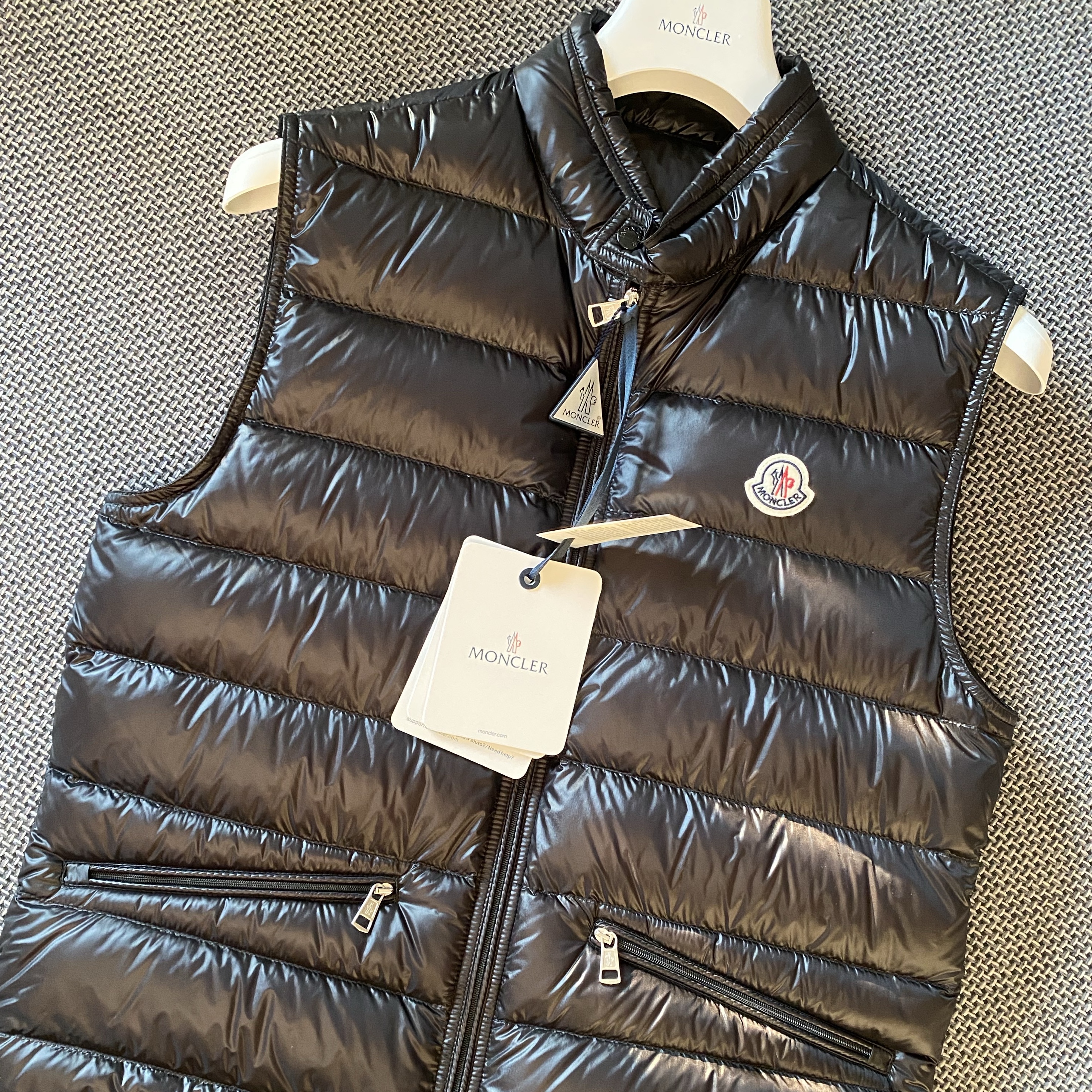 Moncler Gui Down Gilet Black - 24SS, Moncler Gui Down Vest Black - 23SS 착용 스타일