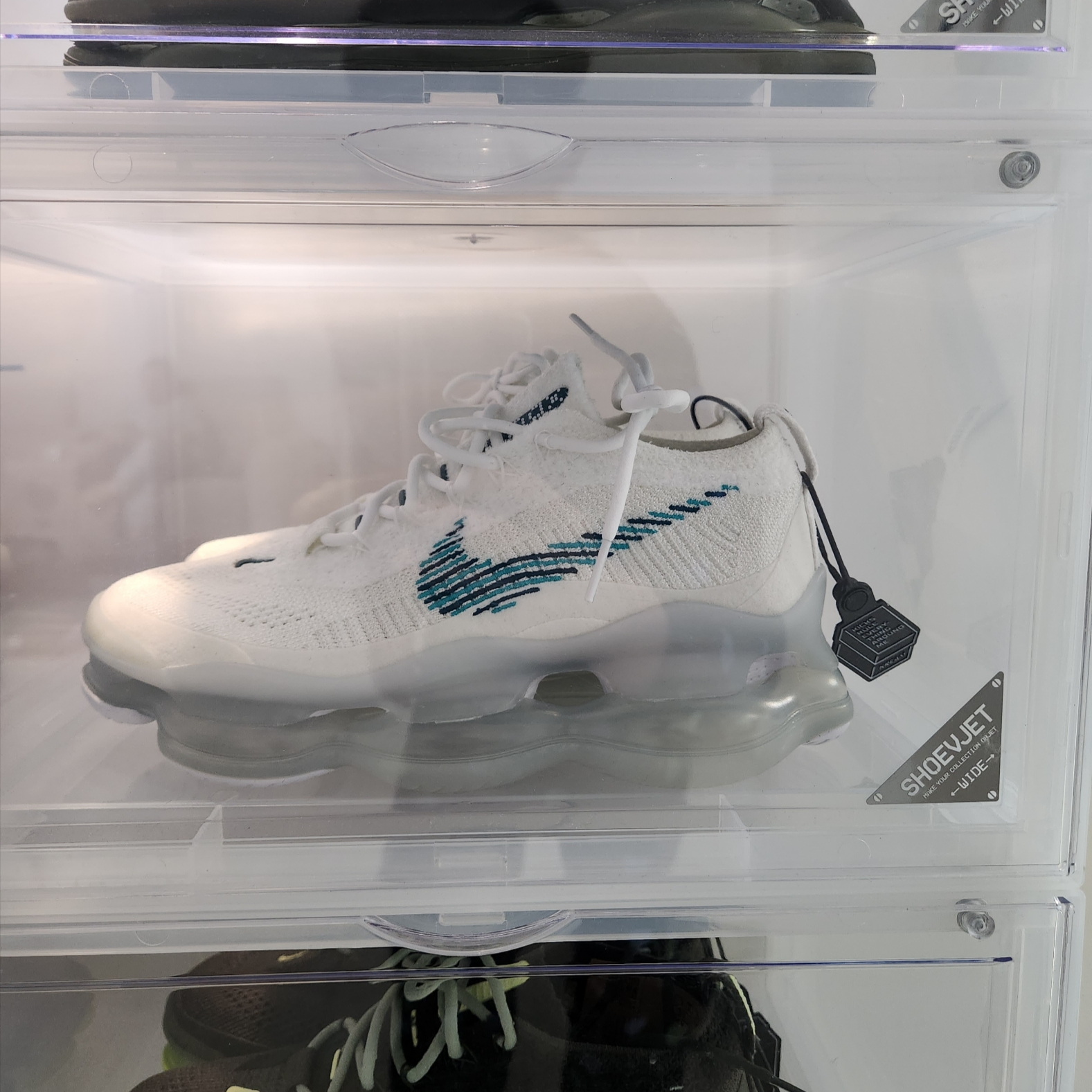 Nike Air Max Scorpion Flyknit White Geod Teal 착용 스타일