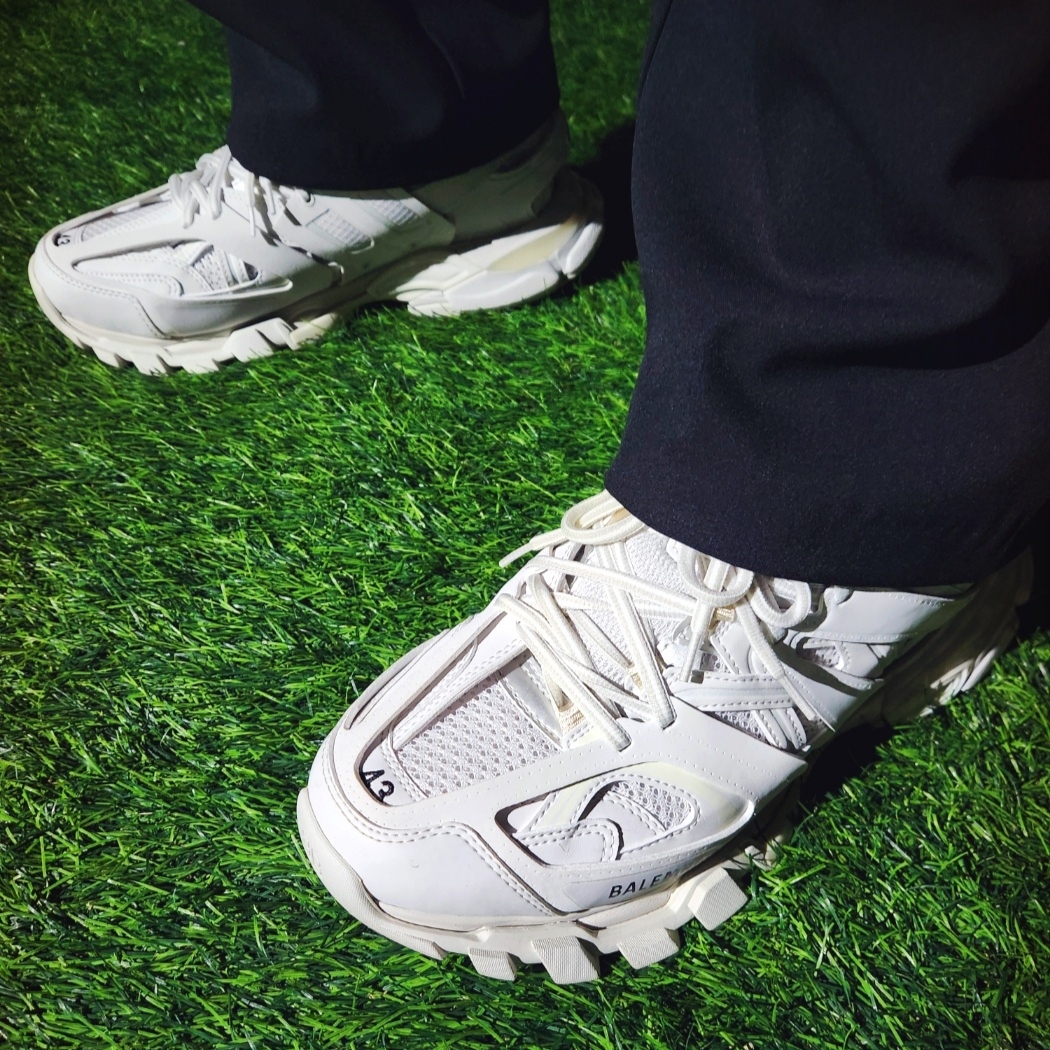 Balenciaga Track Sneakers White 2019 착용 스타일 - 5