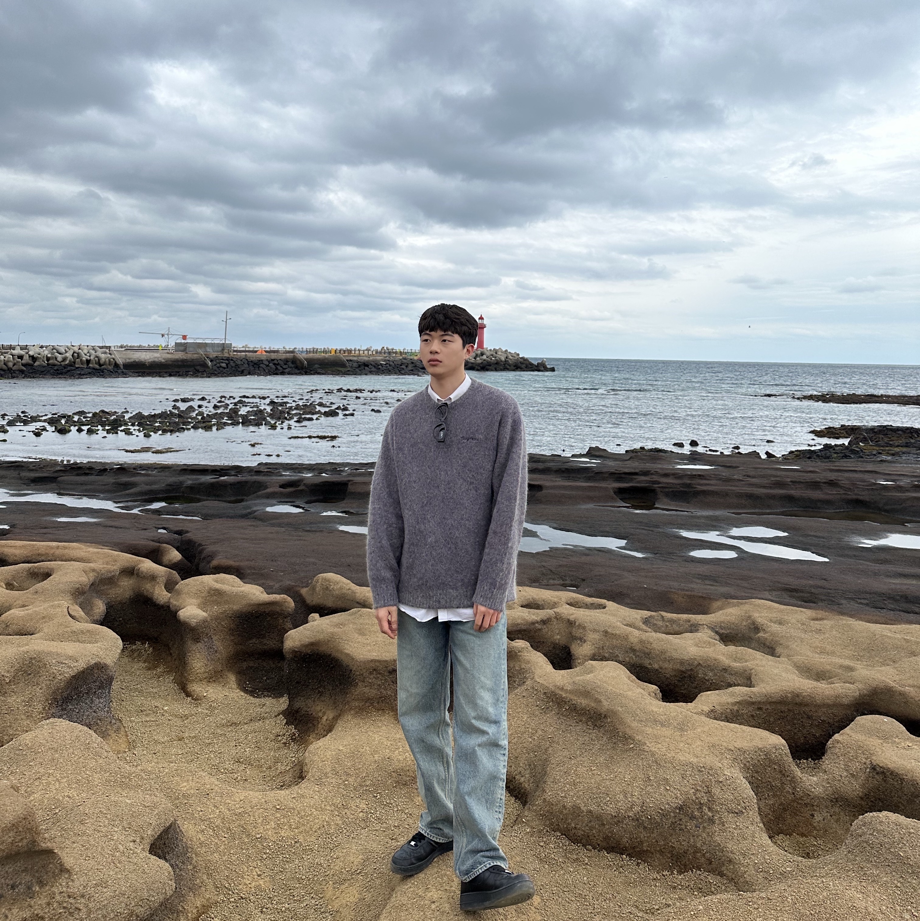 Supreme Open Knit Small Box Sweater Dusty Purple - 22SS, Nike Air Force 1 '07 Low Triple Black 착용 스타일 - 1
