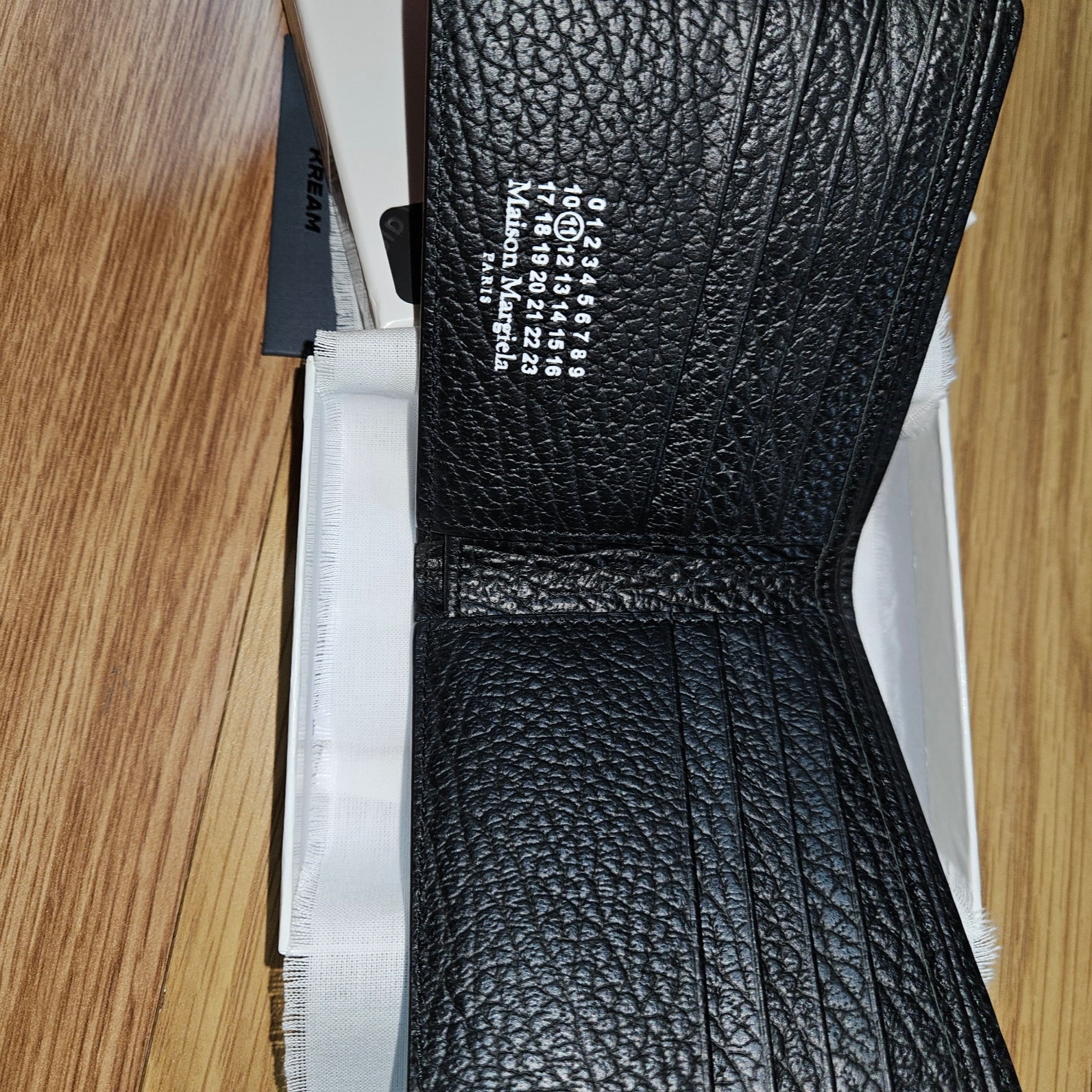 Maison Margiela Bi-Fold Wallet Black 착용 스타일 - 2