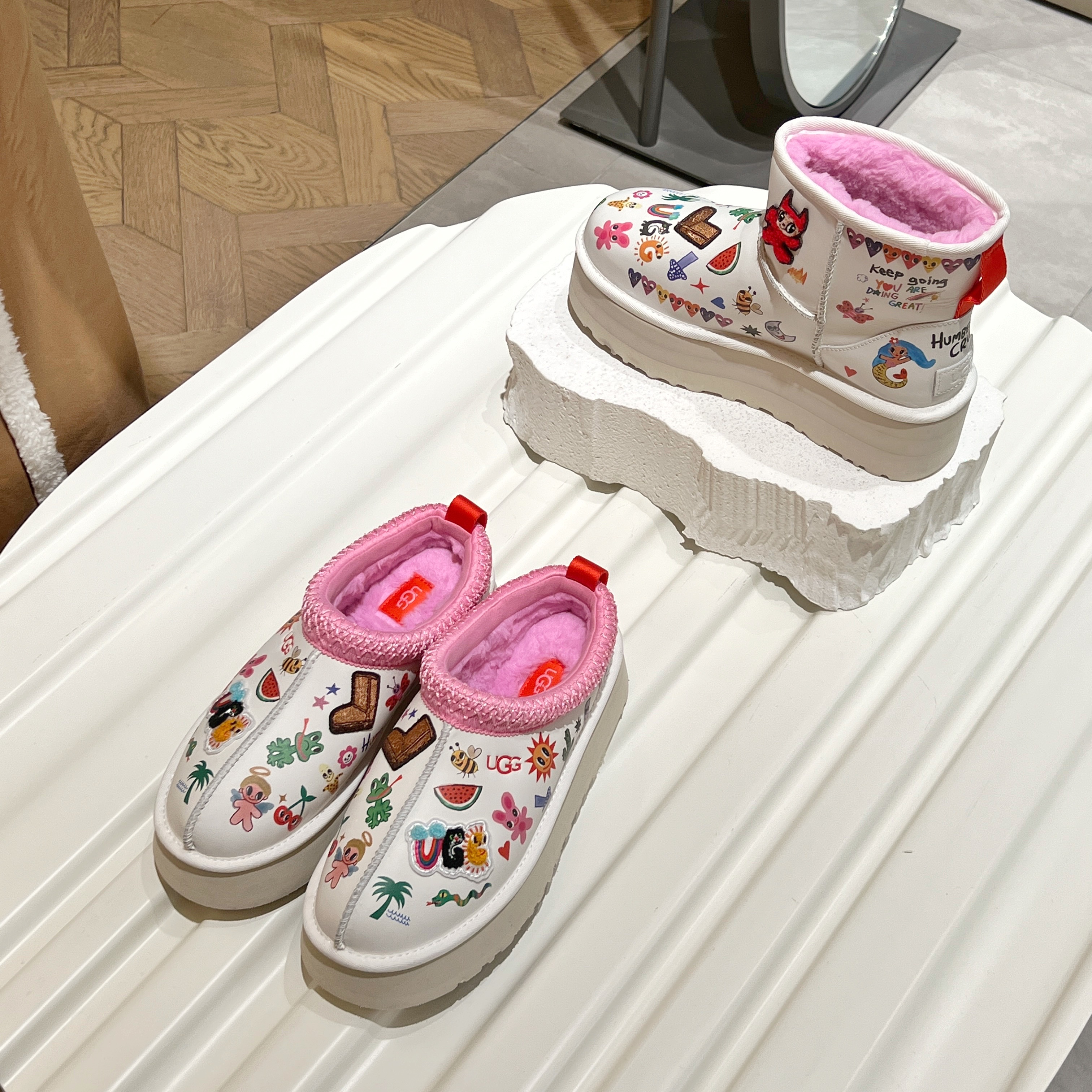 (W) UGG Tazz Pop Sketch White, (W) UGG Classic Platform Pop Sketch WHite ์ฐฉ์ฉ ์คํ์ผ