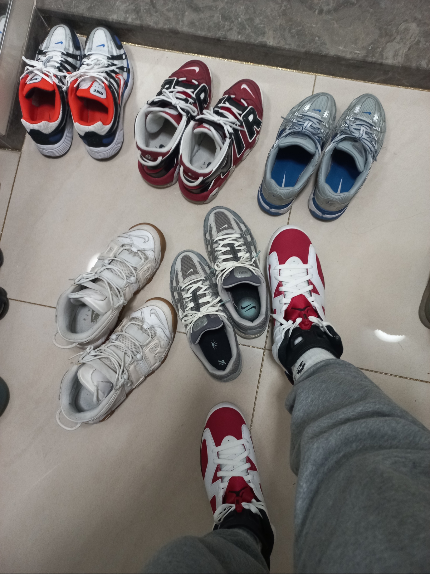 Jordan 6 Retro Carmine 2021, (GS) Nike Air More Uptempo 96 Bulls 2021 착용 스타일