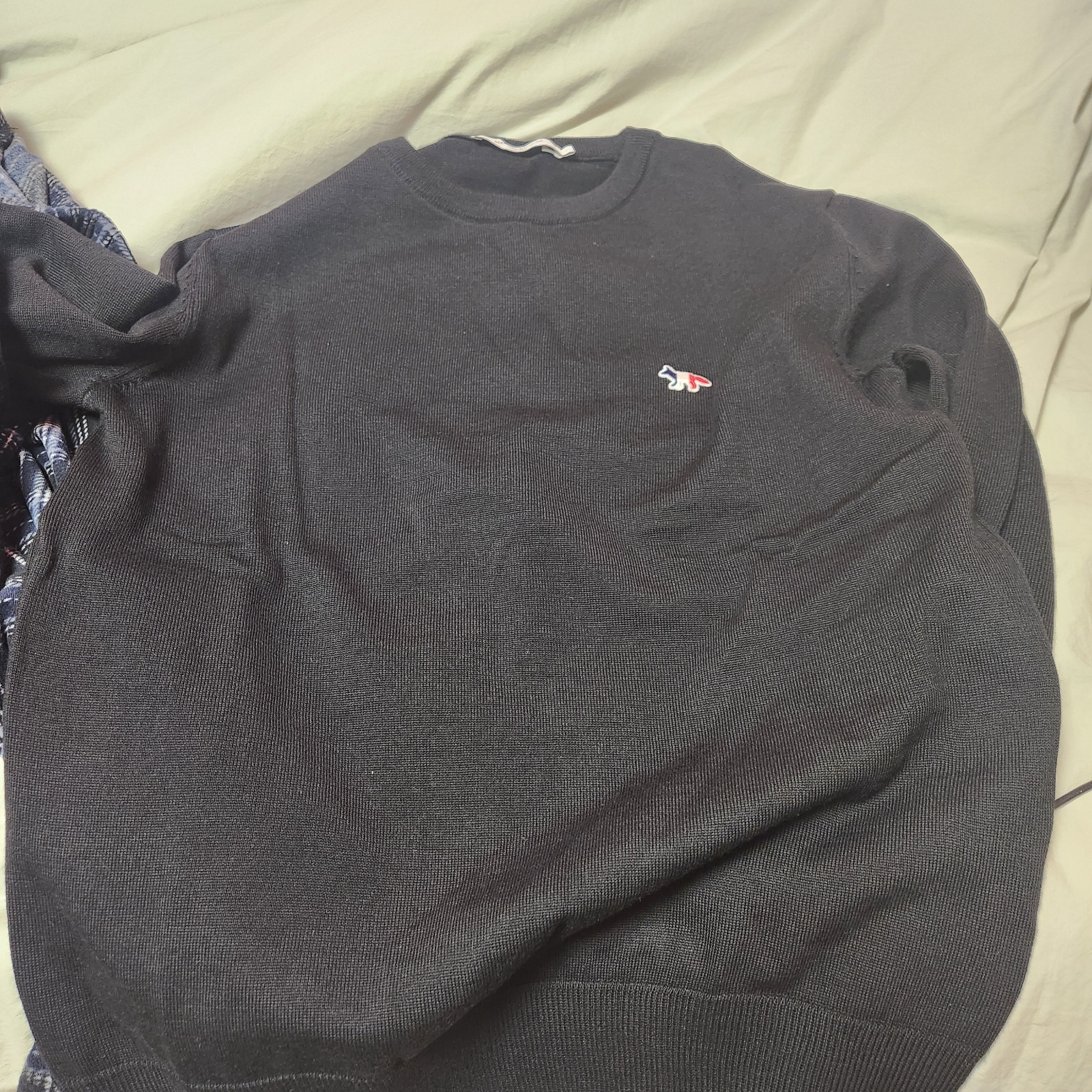 Maison Kitsune Tricolor Fox Patch Classic R-Neck Black 착용 스타일