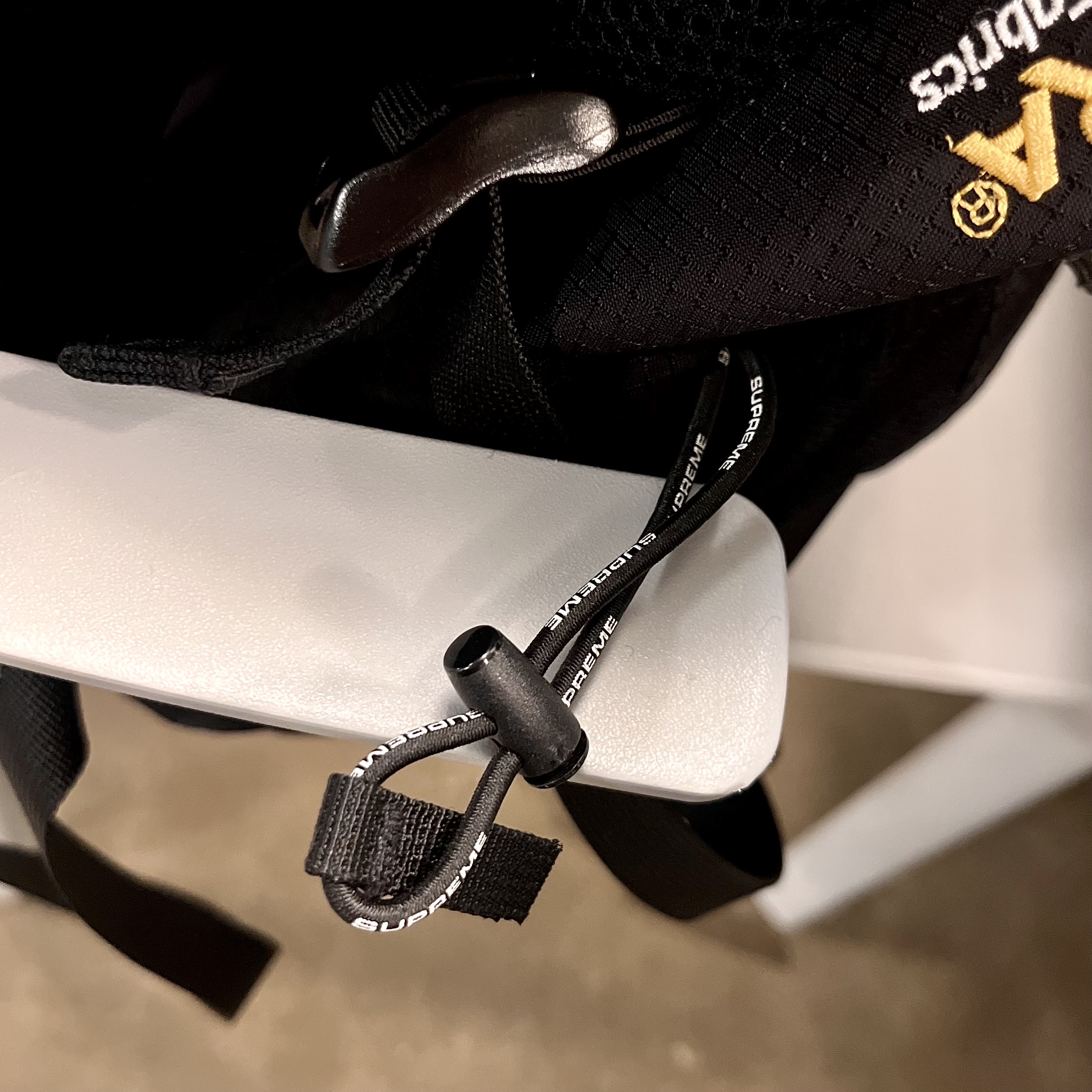 Supreme Backpack Black - 22SS 착용 스타일