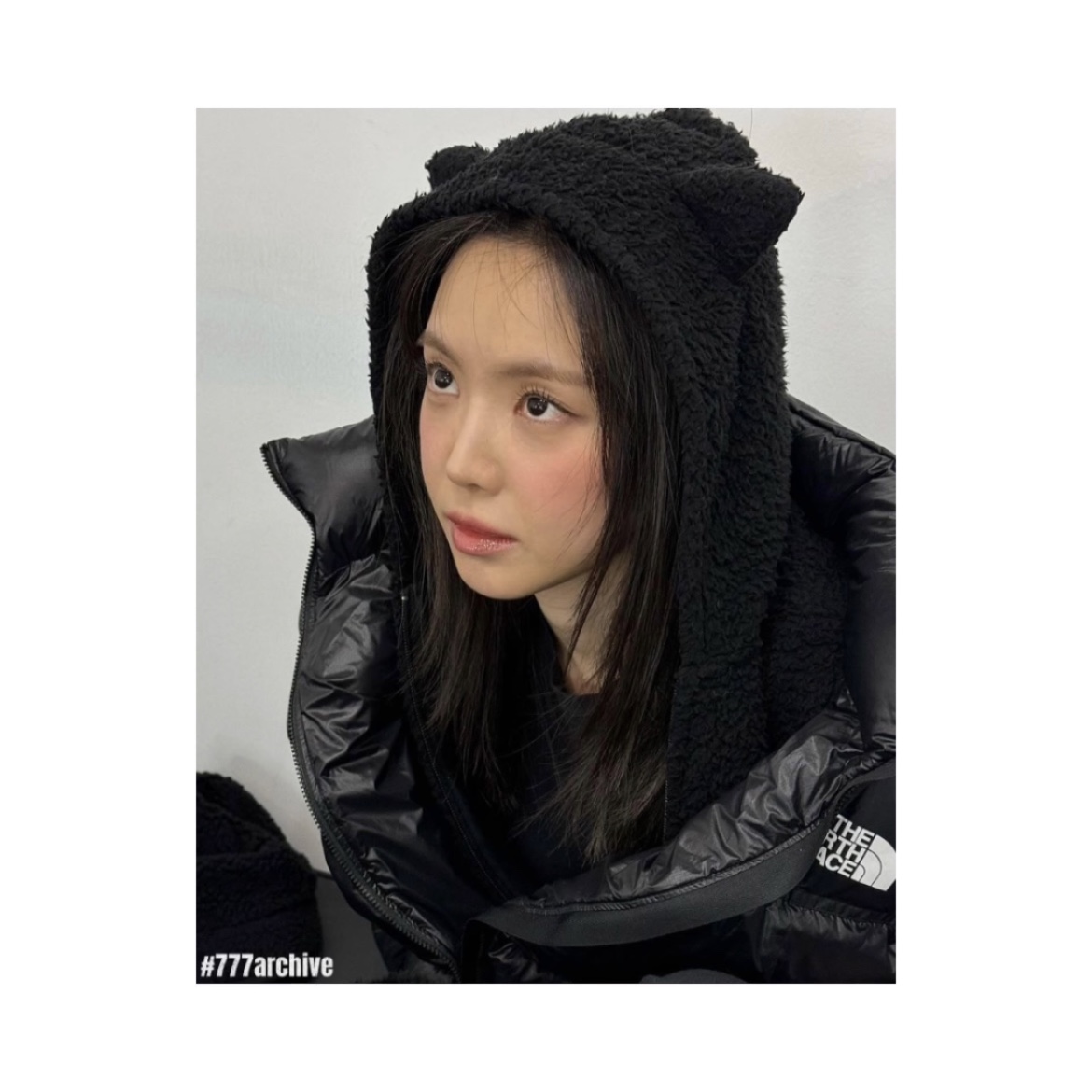 Balenciaga Softwear Heart Zip-Up Hoodie Small Fit Black 착용 스타일 - 1