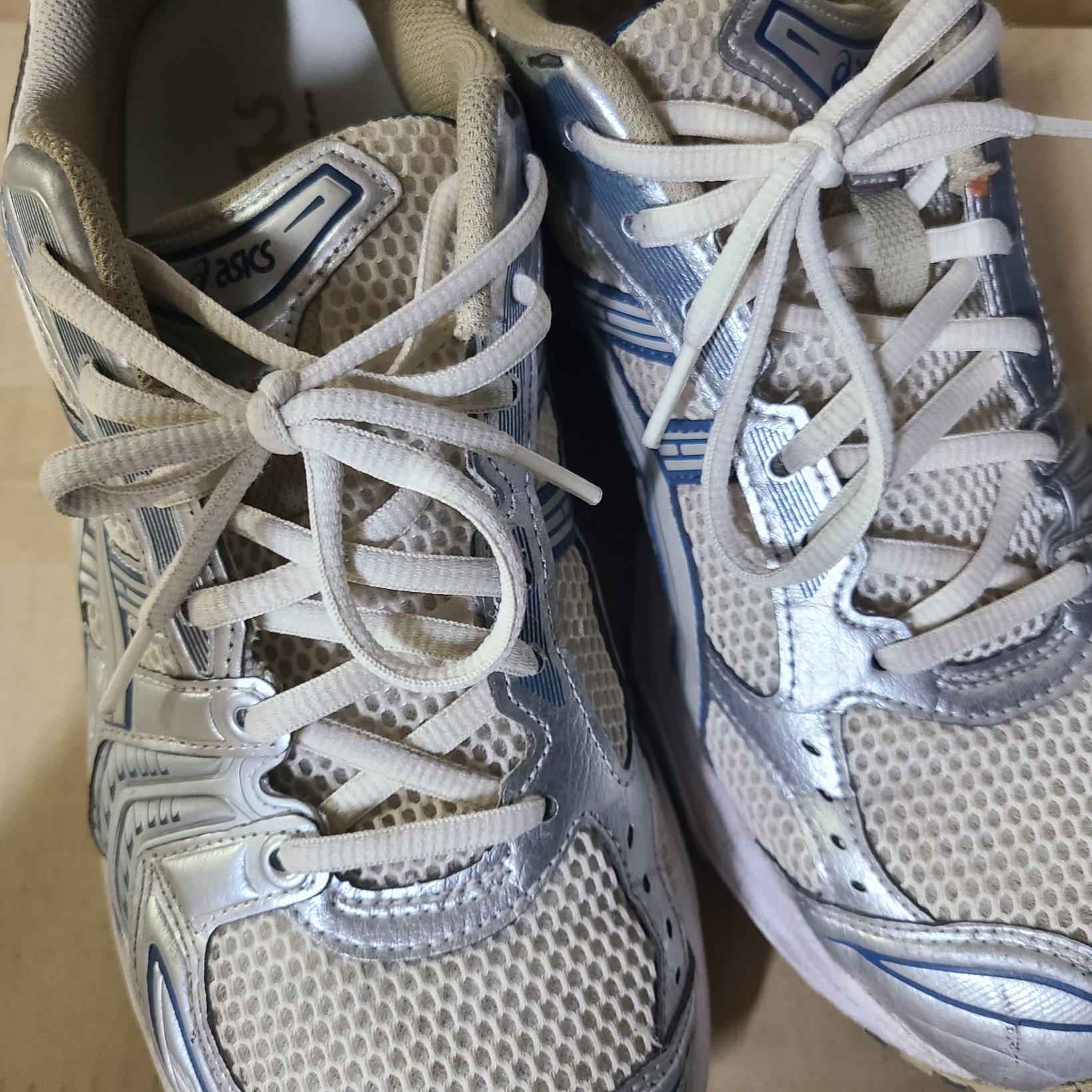 Asics Gel-Kayano 14 Cream Pure Silver 착용 스타일
