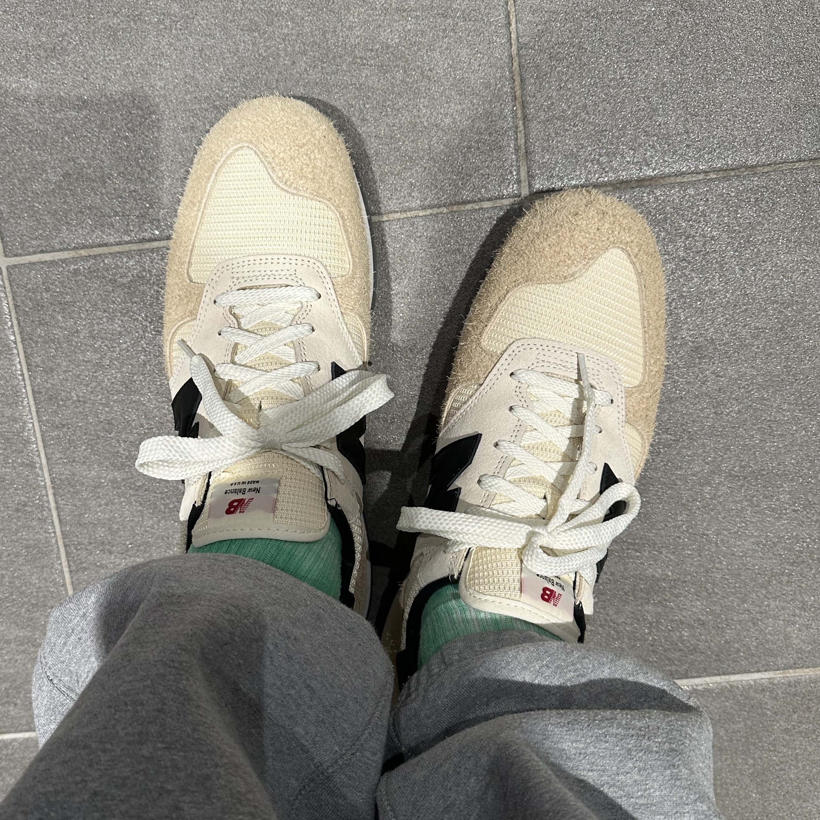 New Balance 990v1 Made in USA Incense Macadamia Nut 착용 스타일