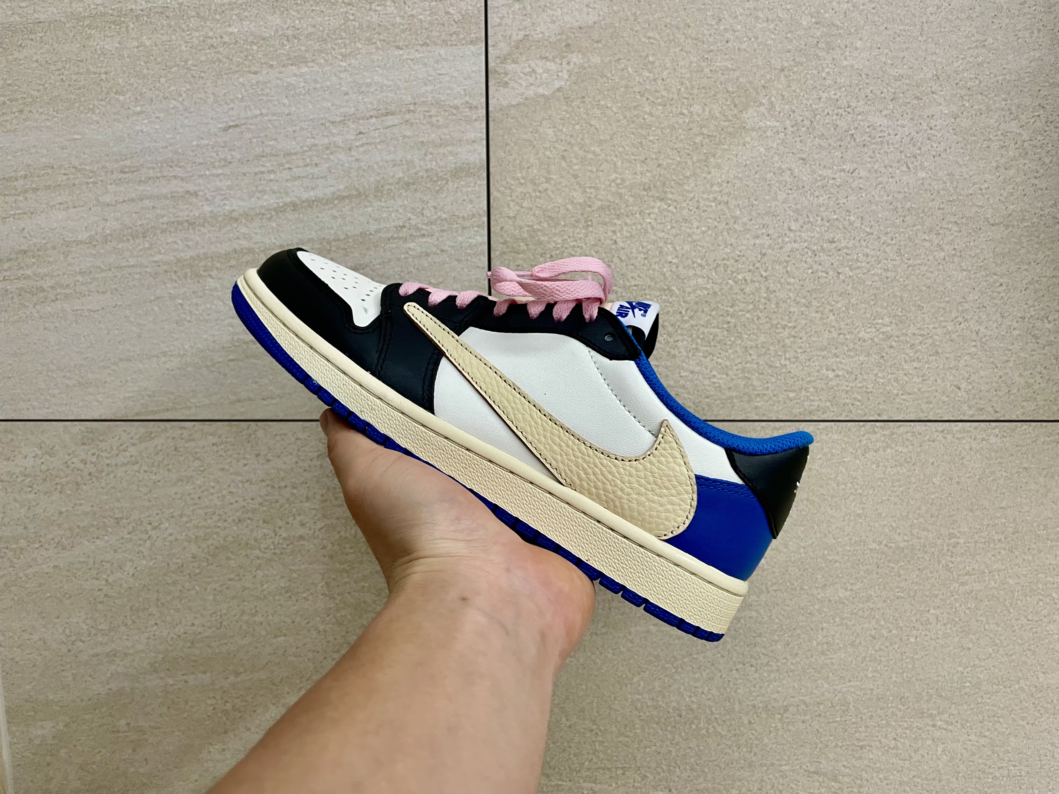 Jordan 1 x Travis Scott x Fragment Retro Low OG SP Military Blue 착용 스타일