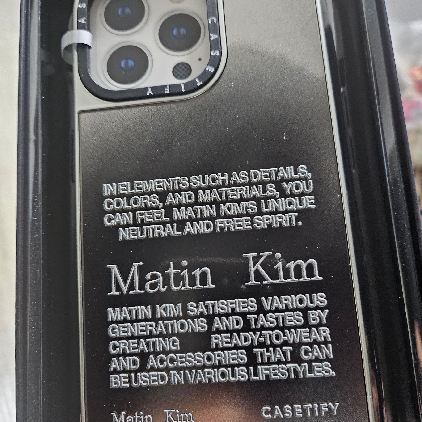 Casetify x Matin Kim iPhone Letter Magsafe Mirror Case Silver 착용 스타일