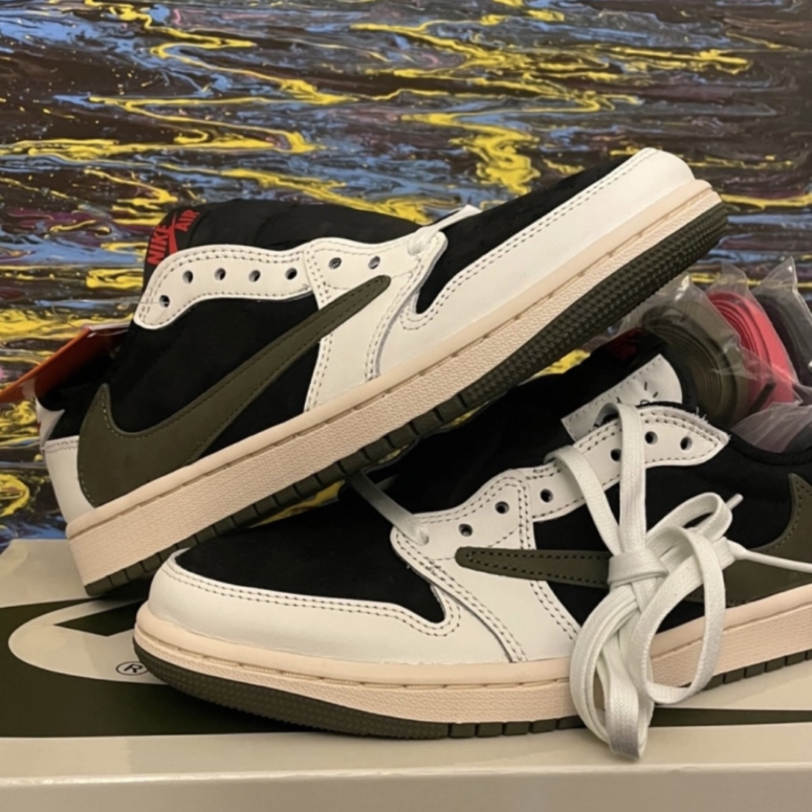 (W) Jordan 1 x Travis Scott Retro Low OG SP Medium Olive 착용 스타일