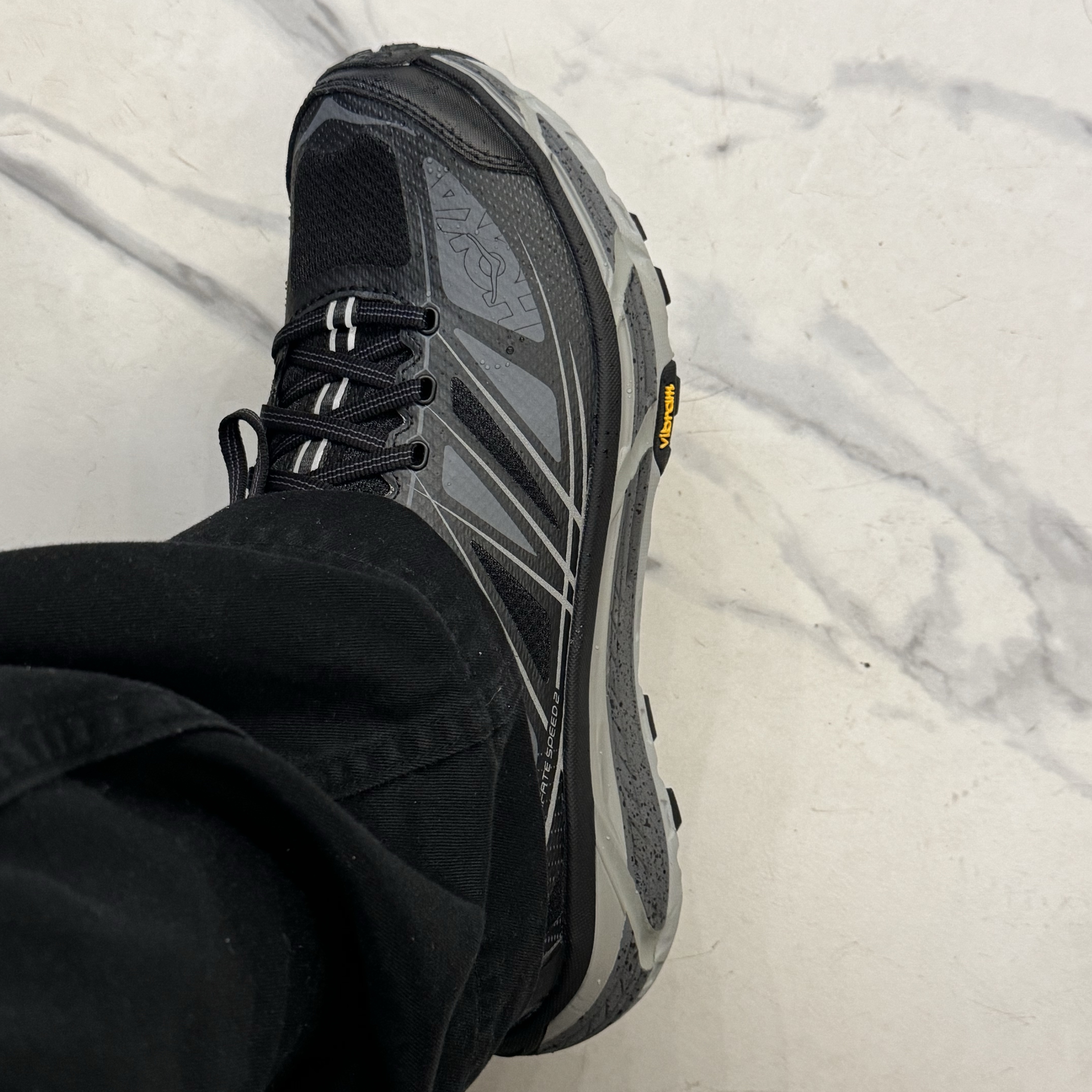 Hoka Mafate Speed 2 Black Castlerock 착용 스타일