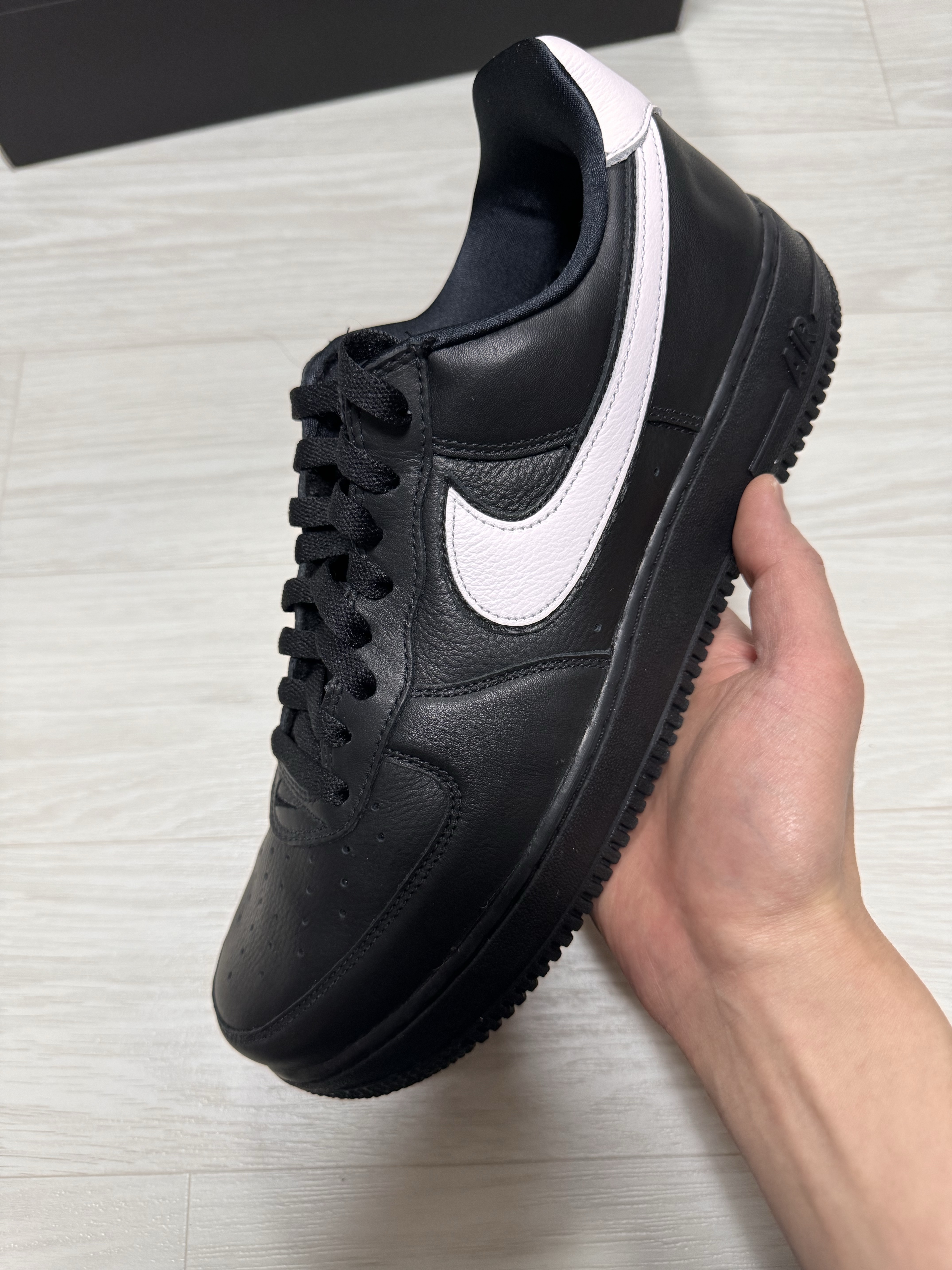 Nike Air Force 1 Low QS Black White 착용 스타일 - 1