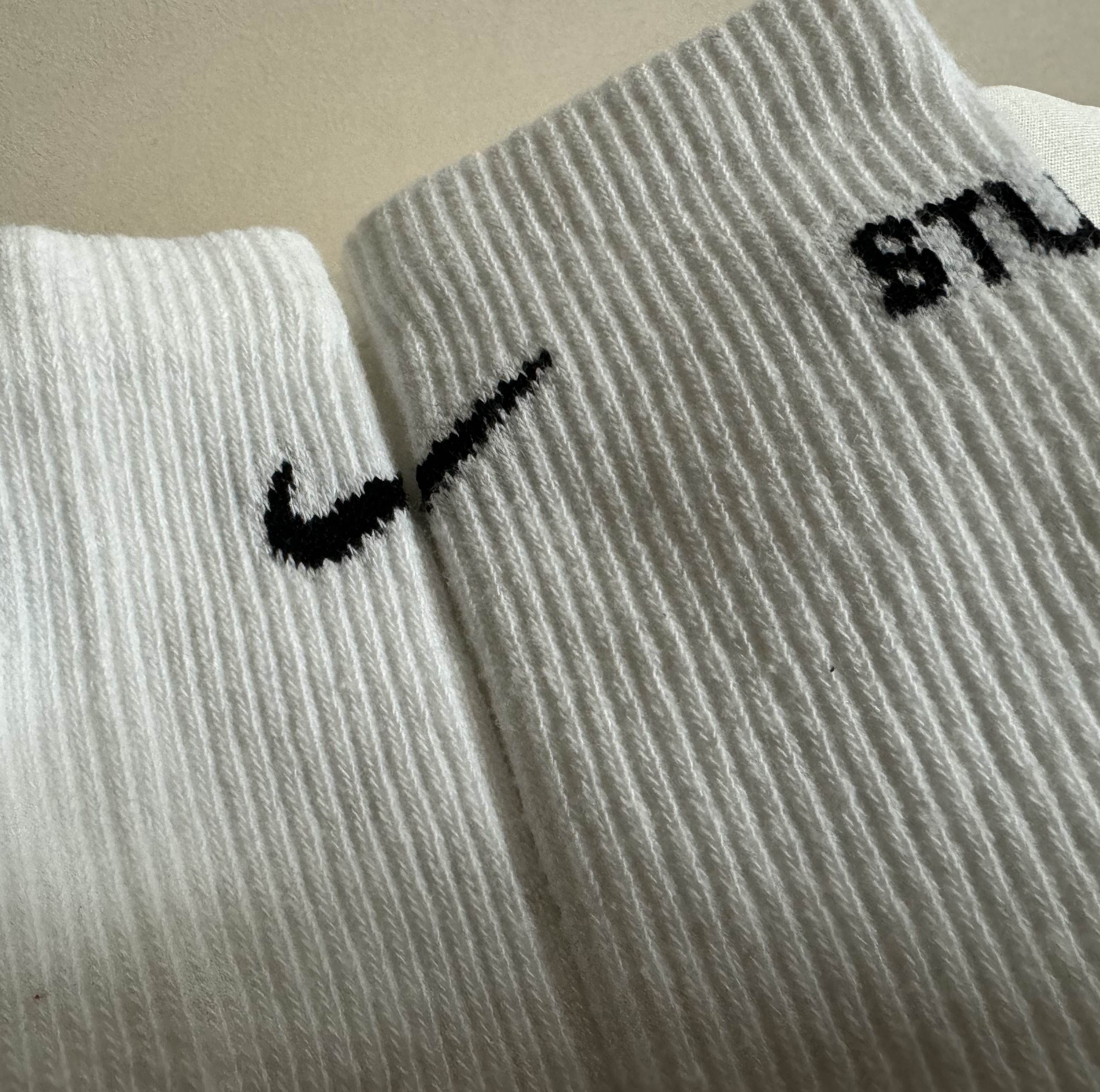 Nike x Stussy NRG Crew Socks White Black 착용 스타일