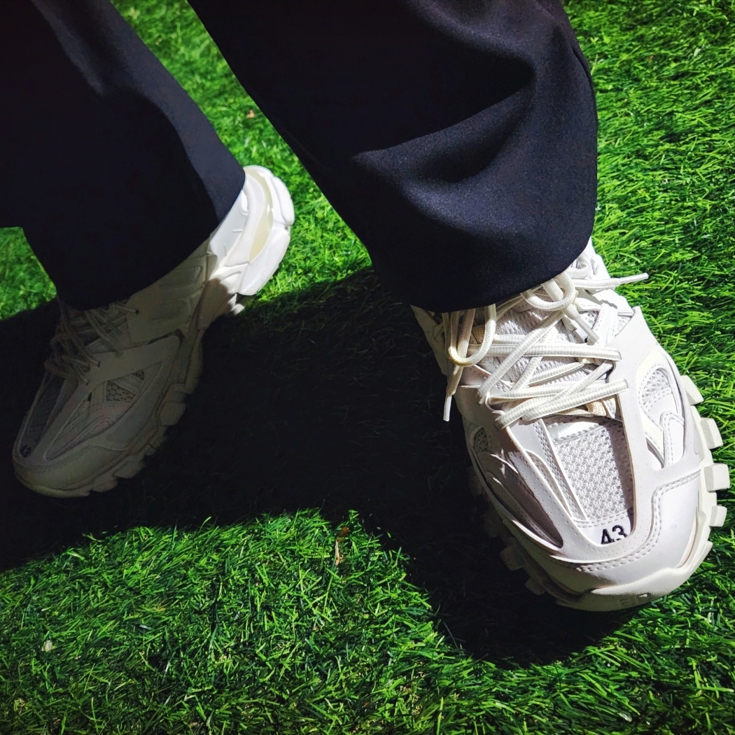 Balenciaga Track Sneakers White 2019 착용 스타일 - 4