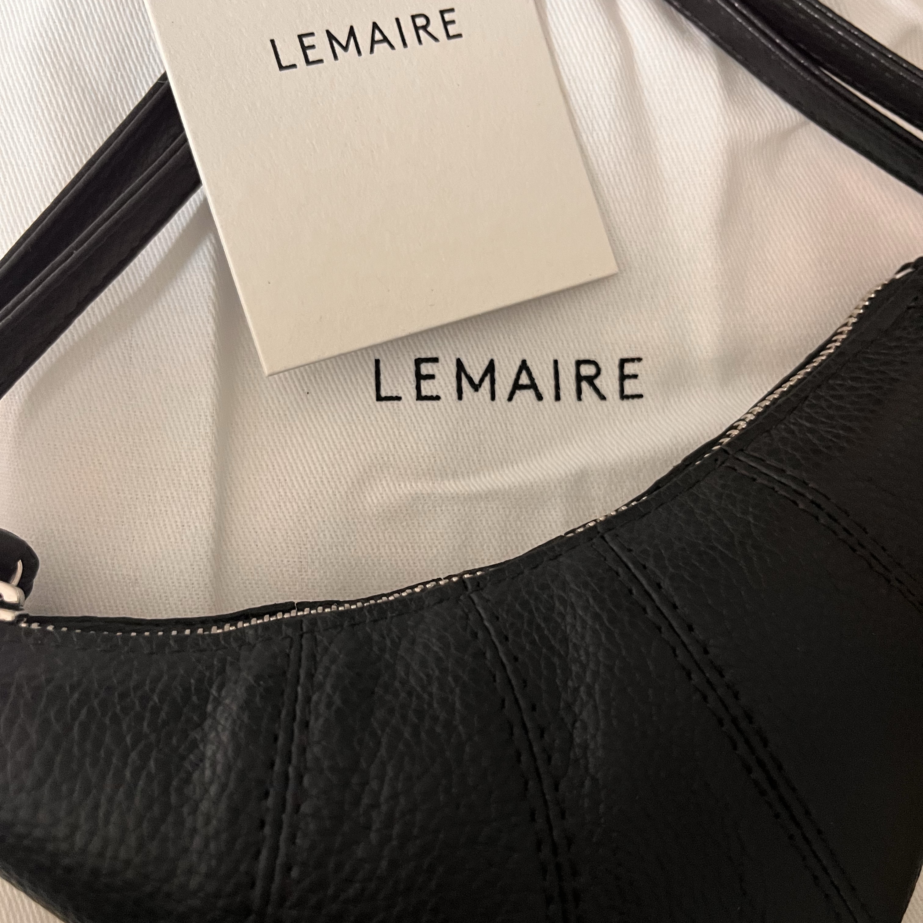 Lemaire Croissant Coin Purse Necklace Soft Grained Leather Dark Chocolate 착용 스타일