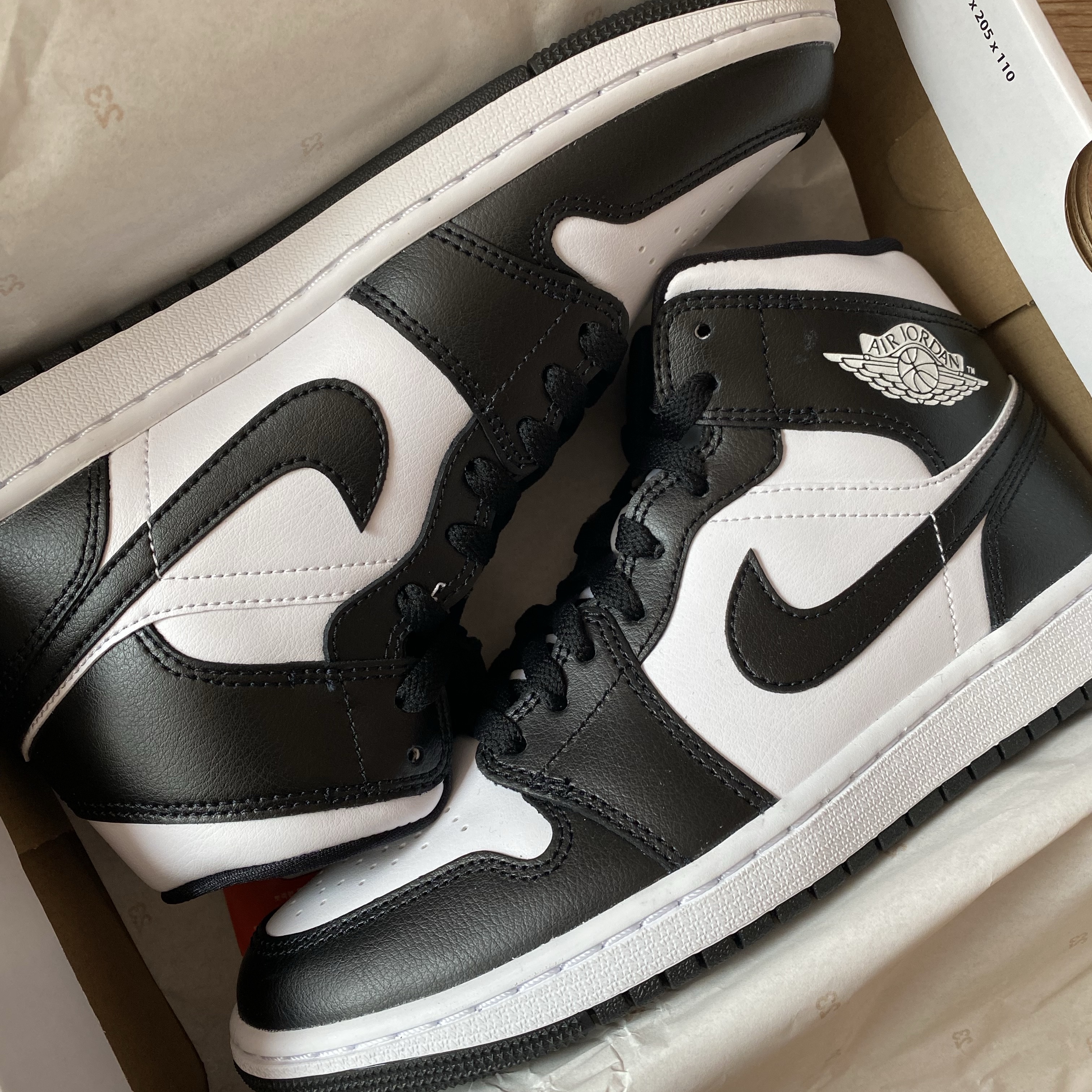 (W) Jordan 1 Mid White Black 착용 스타일