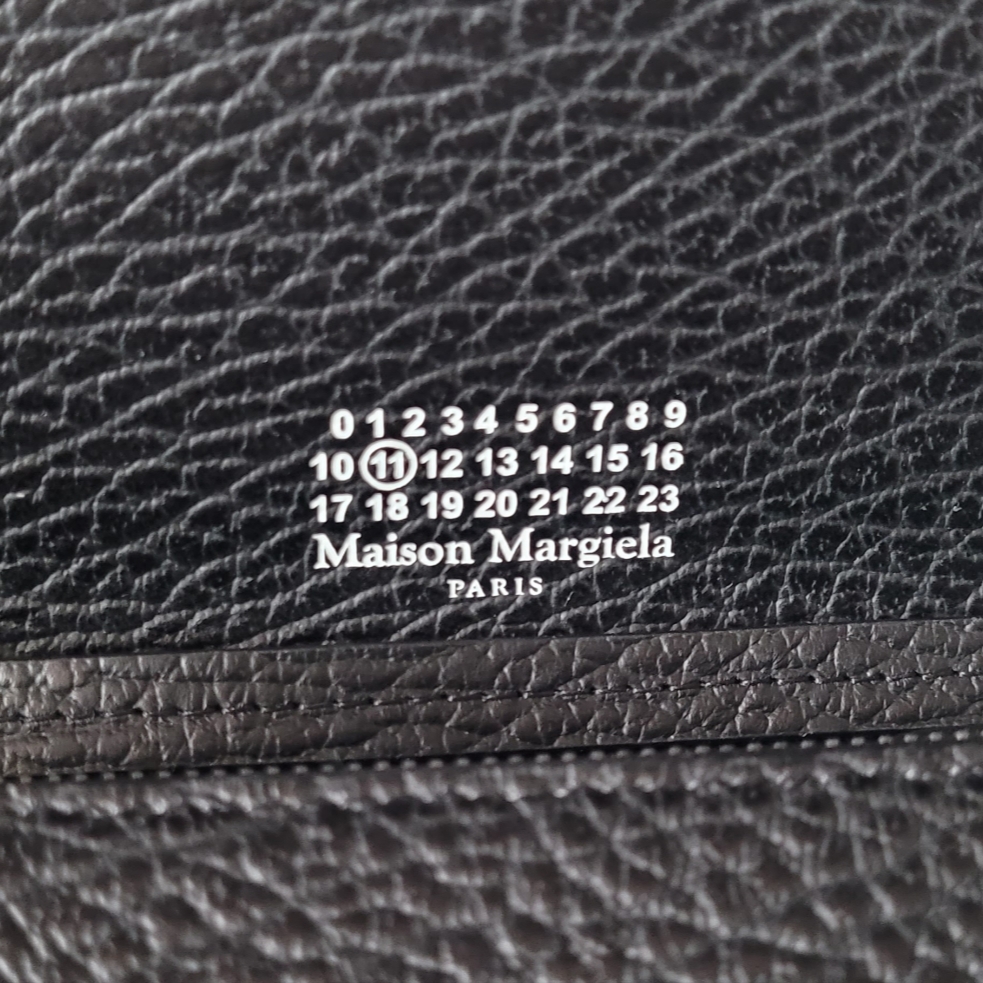 Maison Margiela Leather Bi-Fold Card Holder Black 착용 스타일