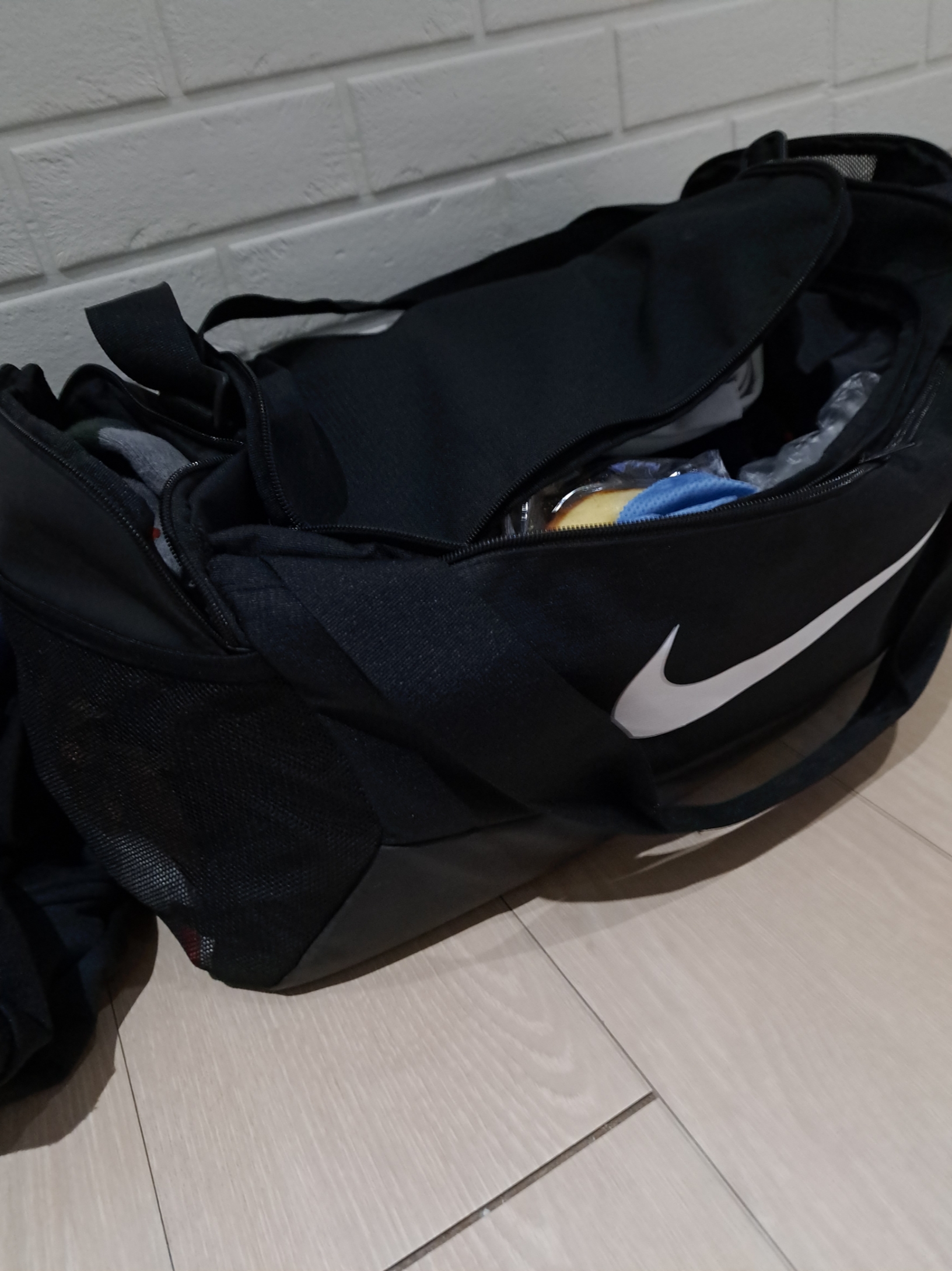 Nike Brasilia 9.5 Training Duffle Bag Small 41L Black 착용 스타일 - 1