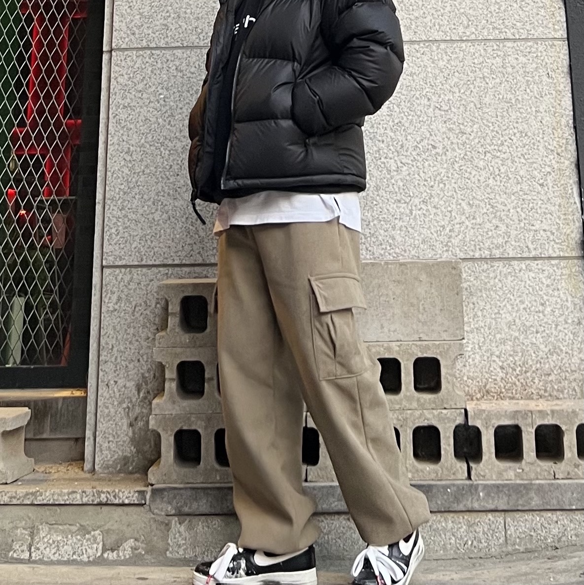 Carhartt WIP Hooded Sweatshirt Black, The North Face 1996 Eco Nuptse Jacket Black 착용 스타일 - 2