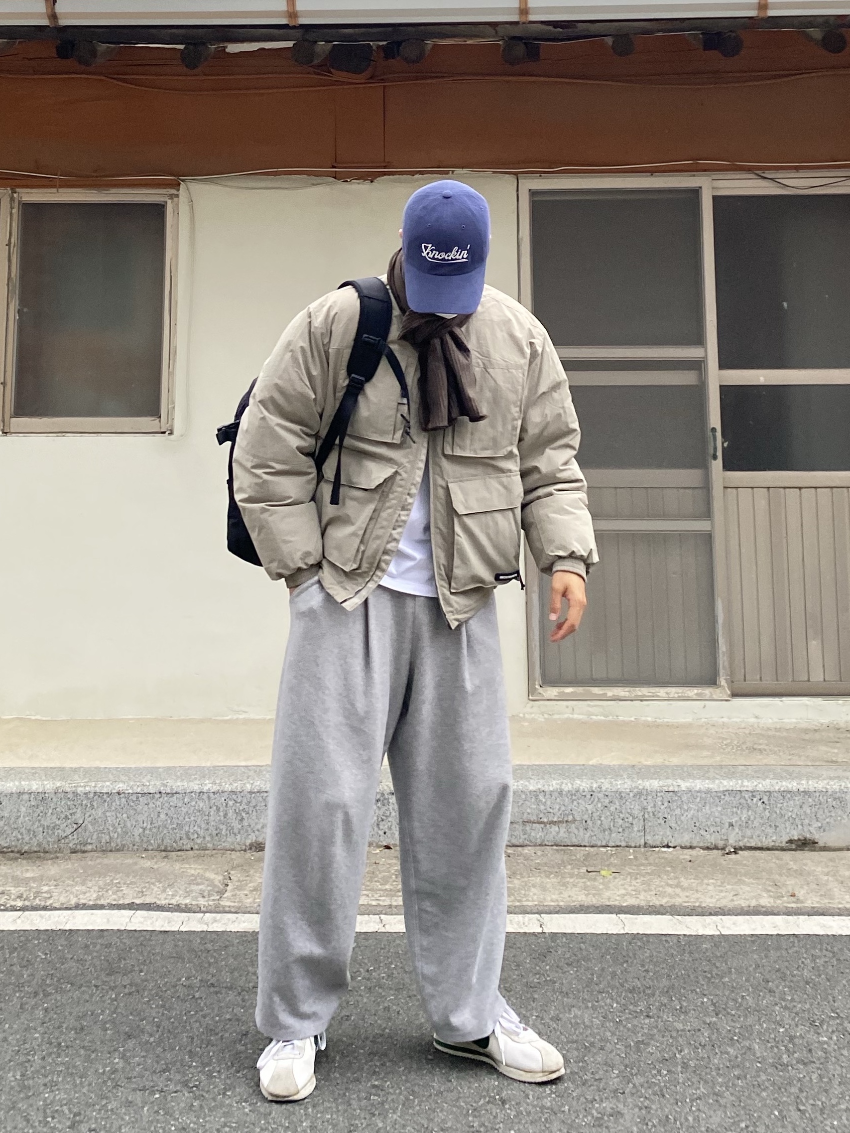 Nike x Stranger Things Classic Cortez Hawkins High School 착용 스타일