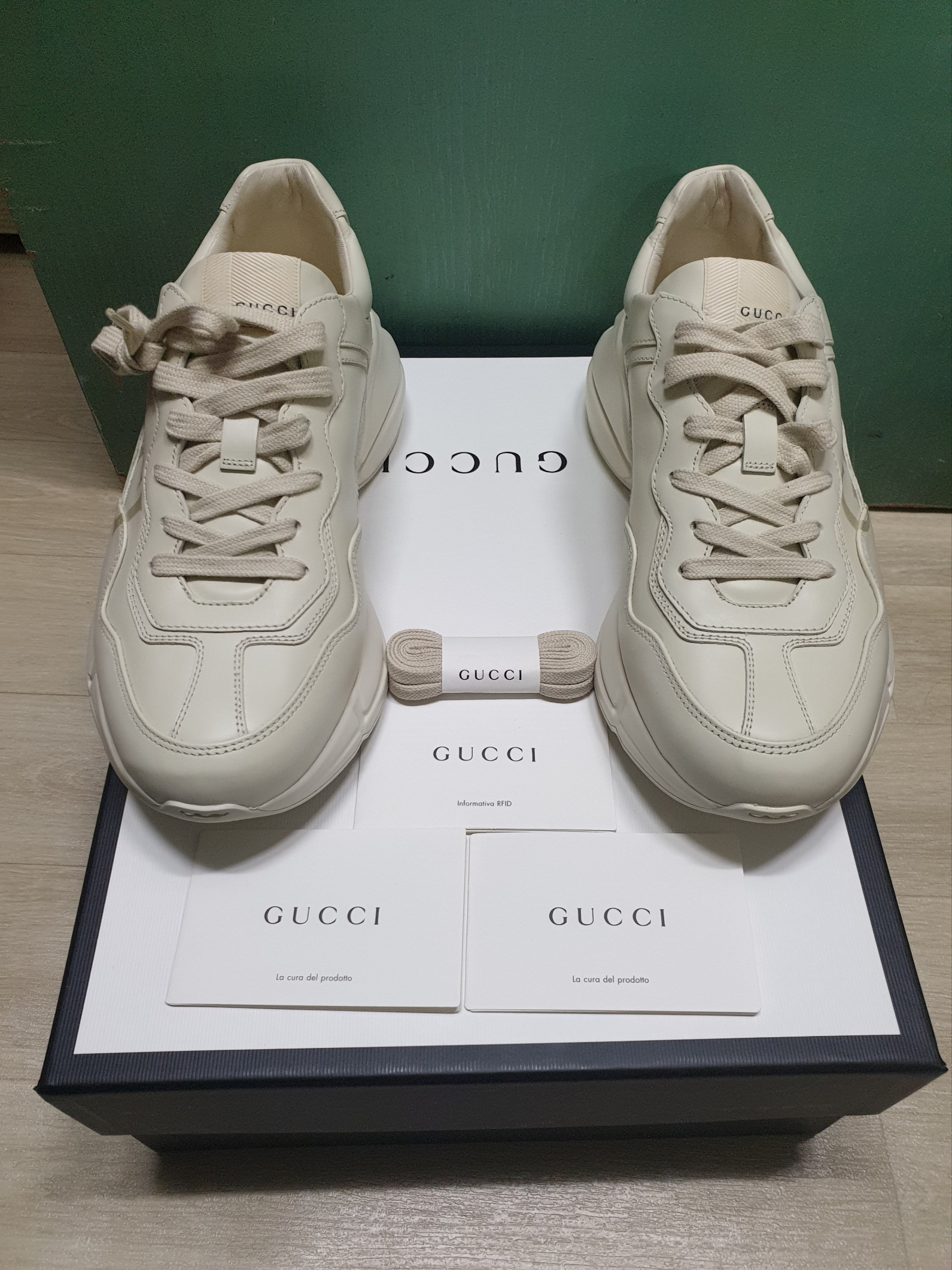 Gucci Rhyton Leather Sneakers Logo 착용 스타일