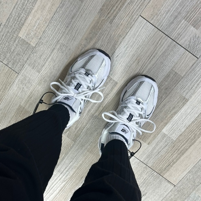 New Balance 530 White 착용 스타일