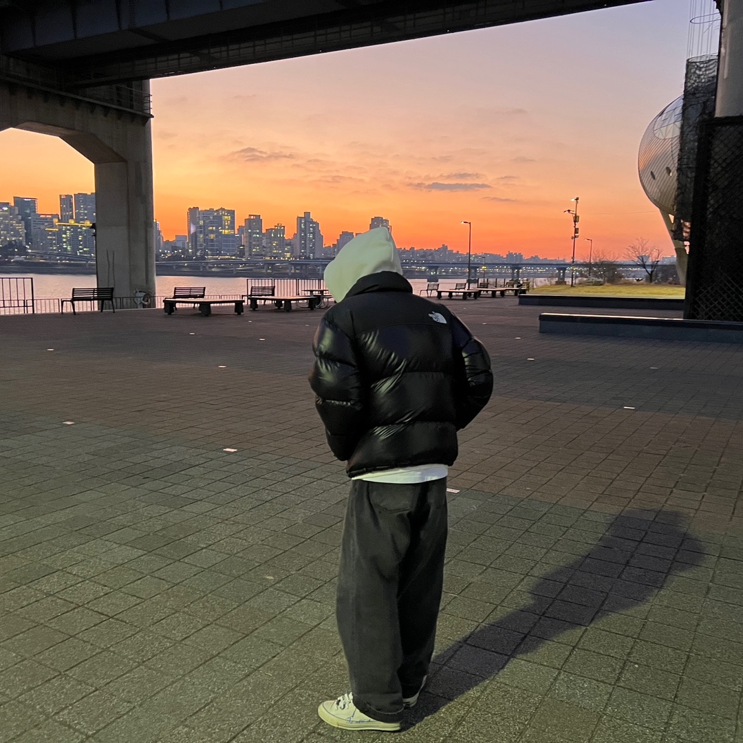 The North Face 1996 Eco Nuptse Jacket Real Black, Thug Club Armor Hoodie White 착용 스타일 - 1