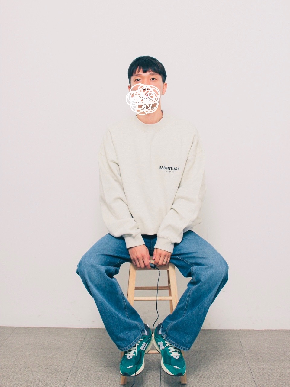 Essentials The Core Collection Crewneck Sweatshirt Light Oatmeal, New Balance 2002R Nightwatch Green 착용 스타일