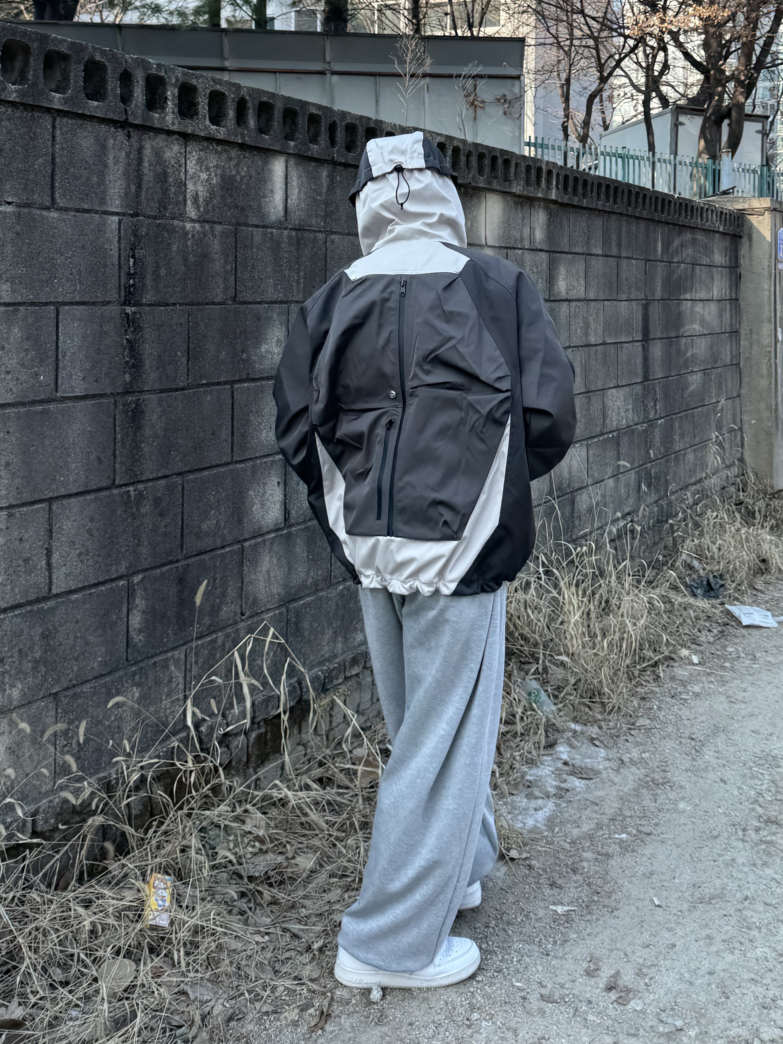 Undermycar Kame Multi Zip Turtle Shell Parka Driftwood - 22FW, Nike Air Force 1 '07 Low White 착용 스타일 - 2