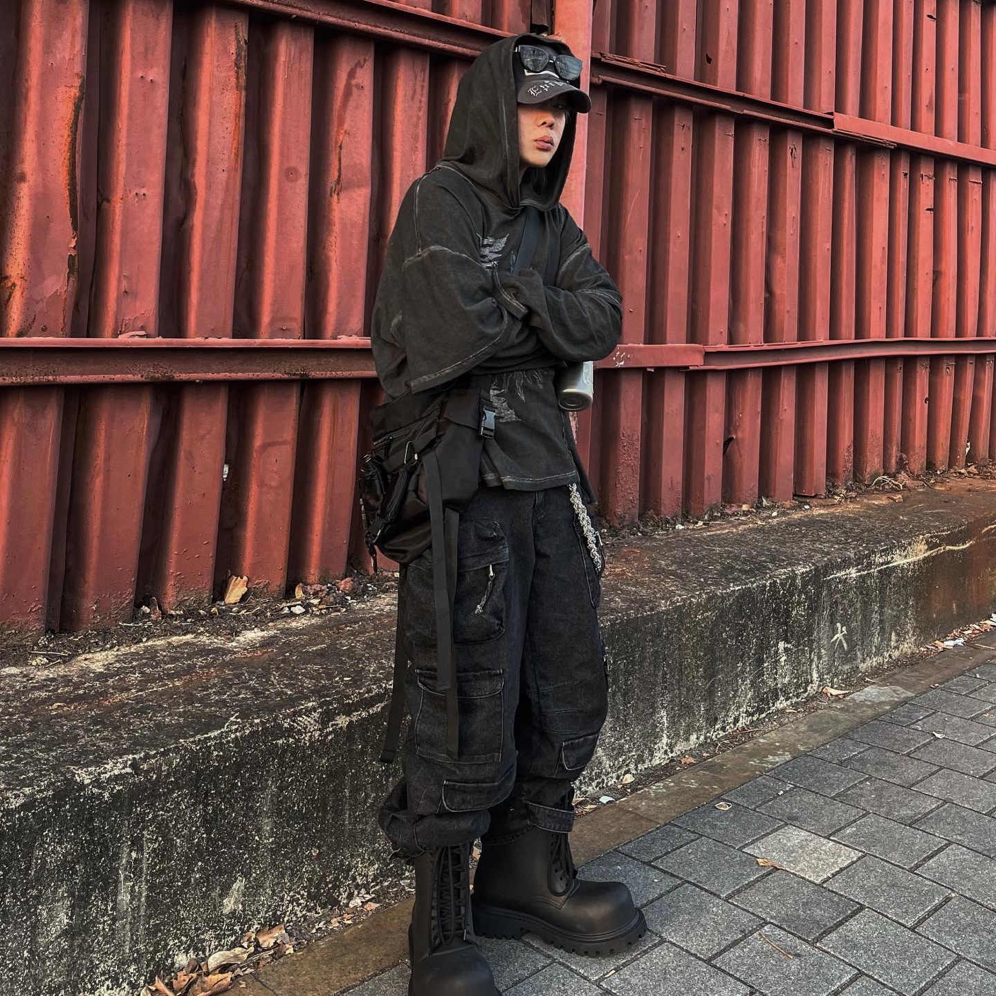 Balenciaga XL Army Boots Full Eva Black 착용 스타일 - 2