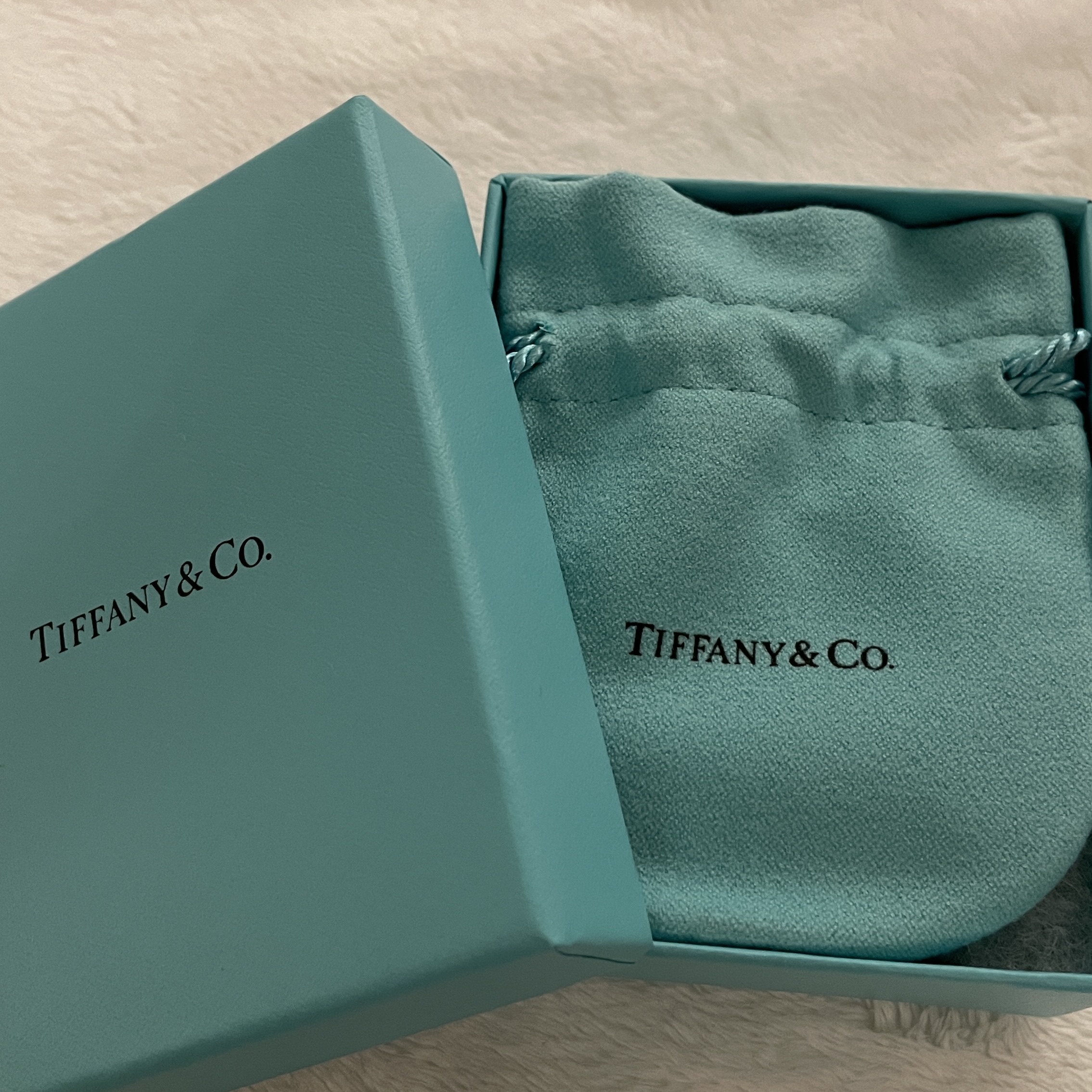 Tiffany & Co. Elsa Peretti Open Heart Pendant 11mm Silver 착용 스타일 - 2