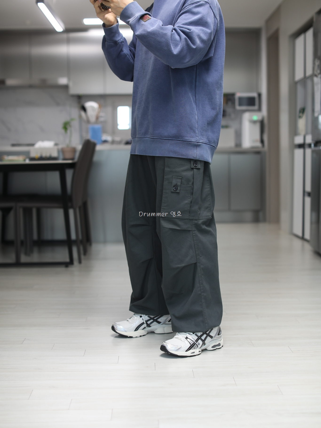 Asics Gel-Nimbus 9 Cream Black 착용 스타일 - 1