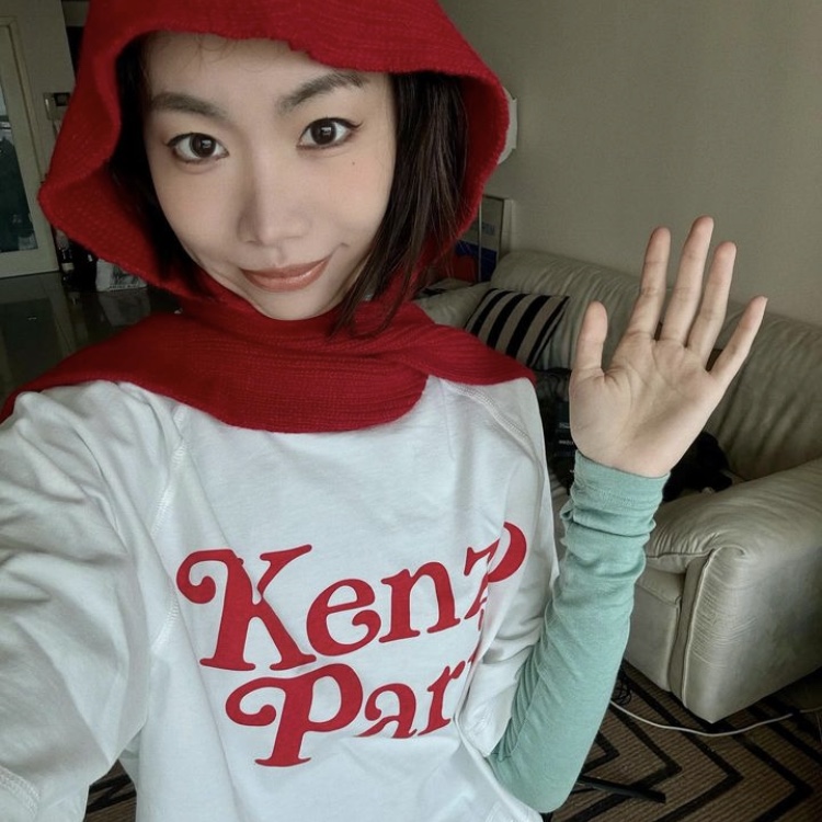 Kenzo x Verdy Oversize T-Shirt Off White 착용 스타일 - 3