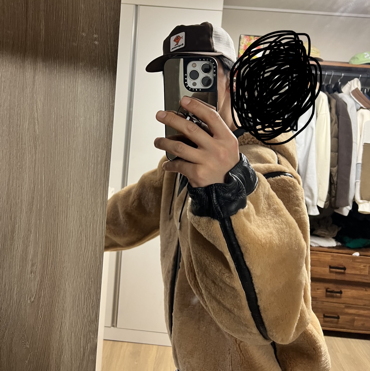 Stussy x Our Legacy Work Shop Reversible Shearling Zip Hoodie Cappuccino 착용 스타일