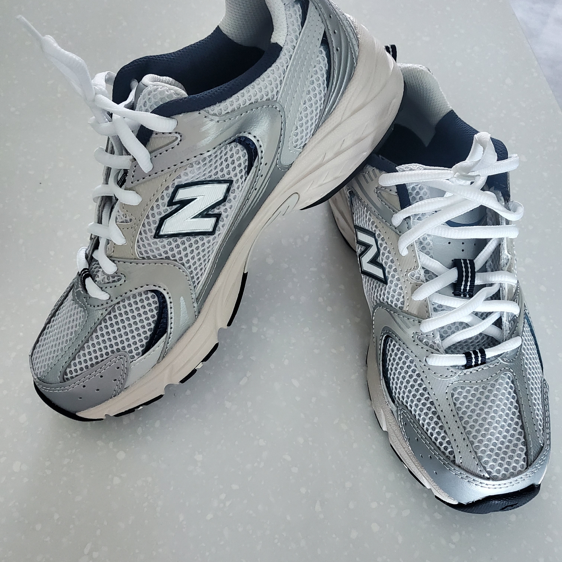 New Balance 530 Steel Grey 착용 스타일