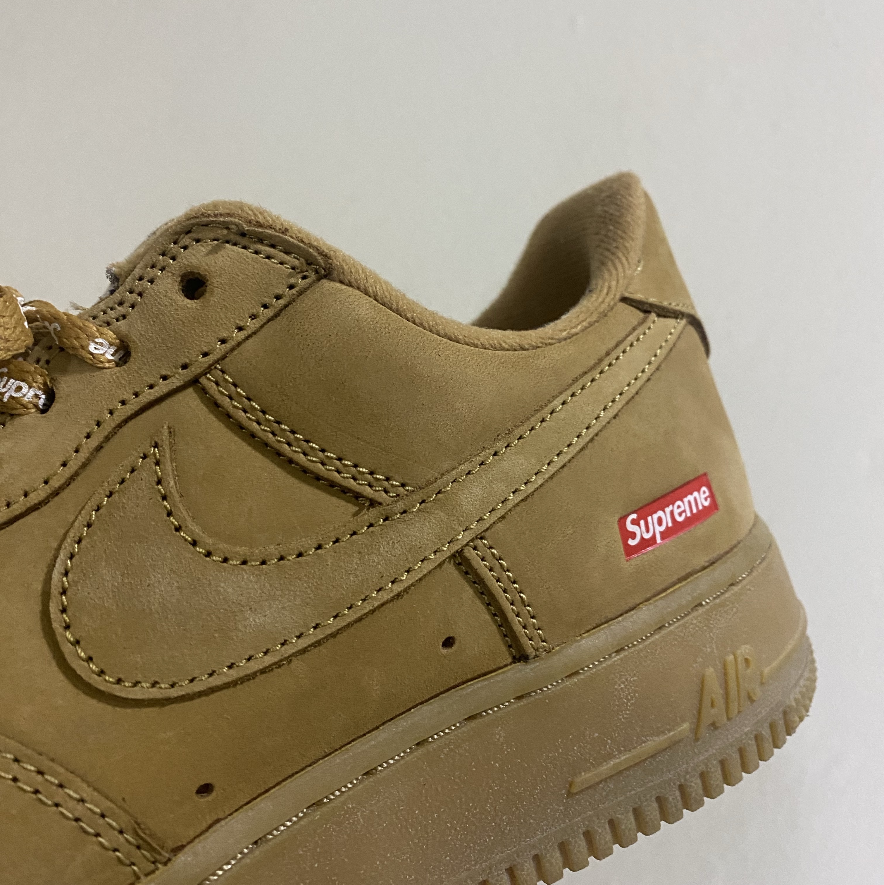Nike x Supreme Air Force 1 Low Flax 착용 스타일