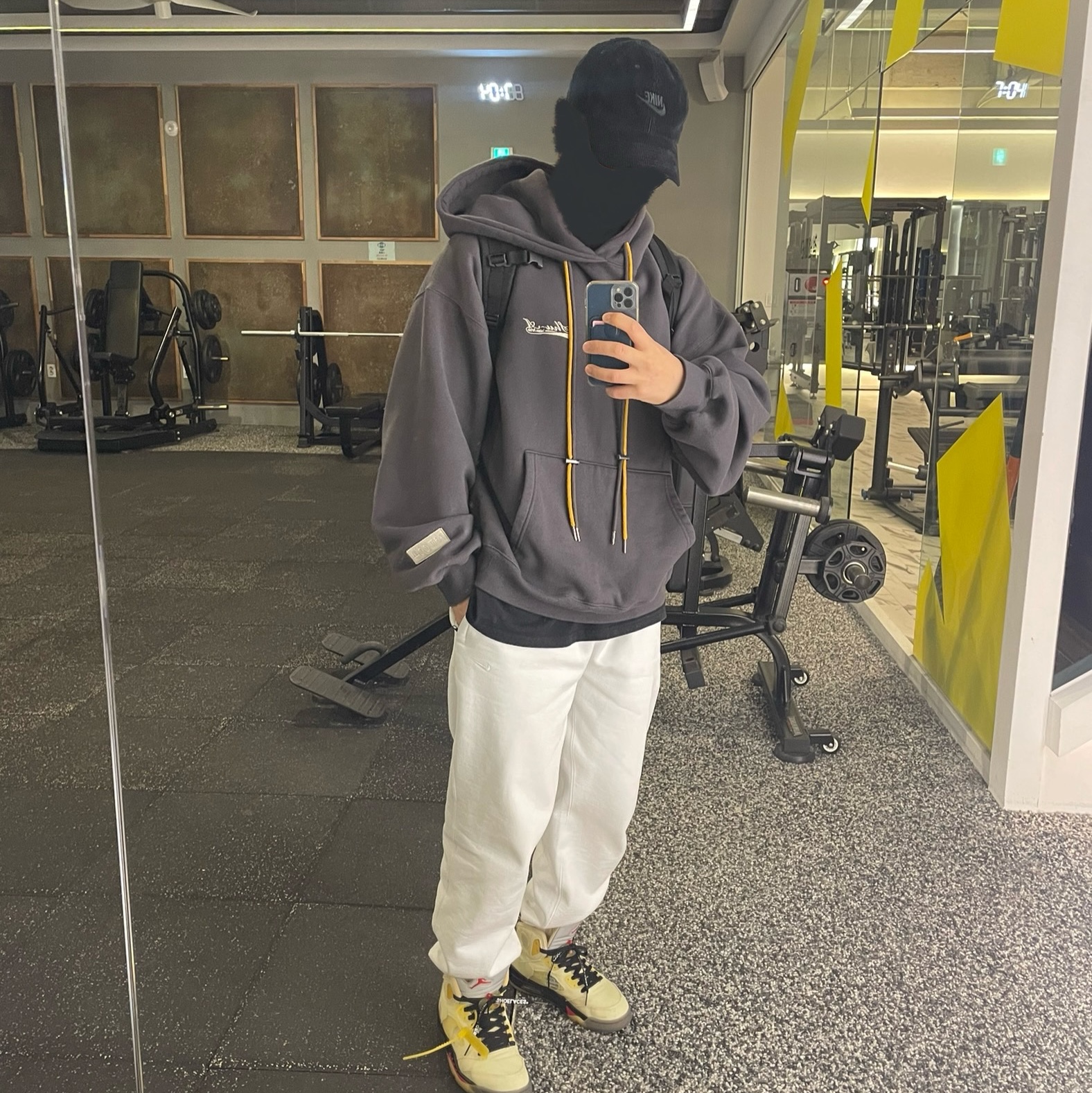 Jordan 5 x Off-White Retro SP Sail Fire Red 착용 스타일